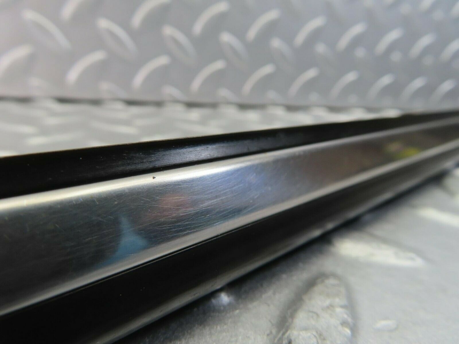 10247 Mercedes-Benz W123 Rear Left Door Centre Moulding Trim