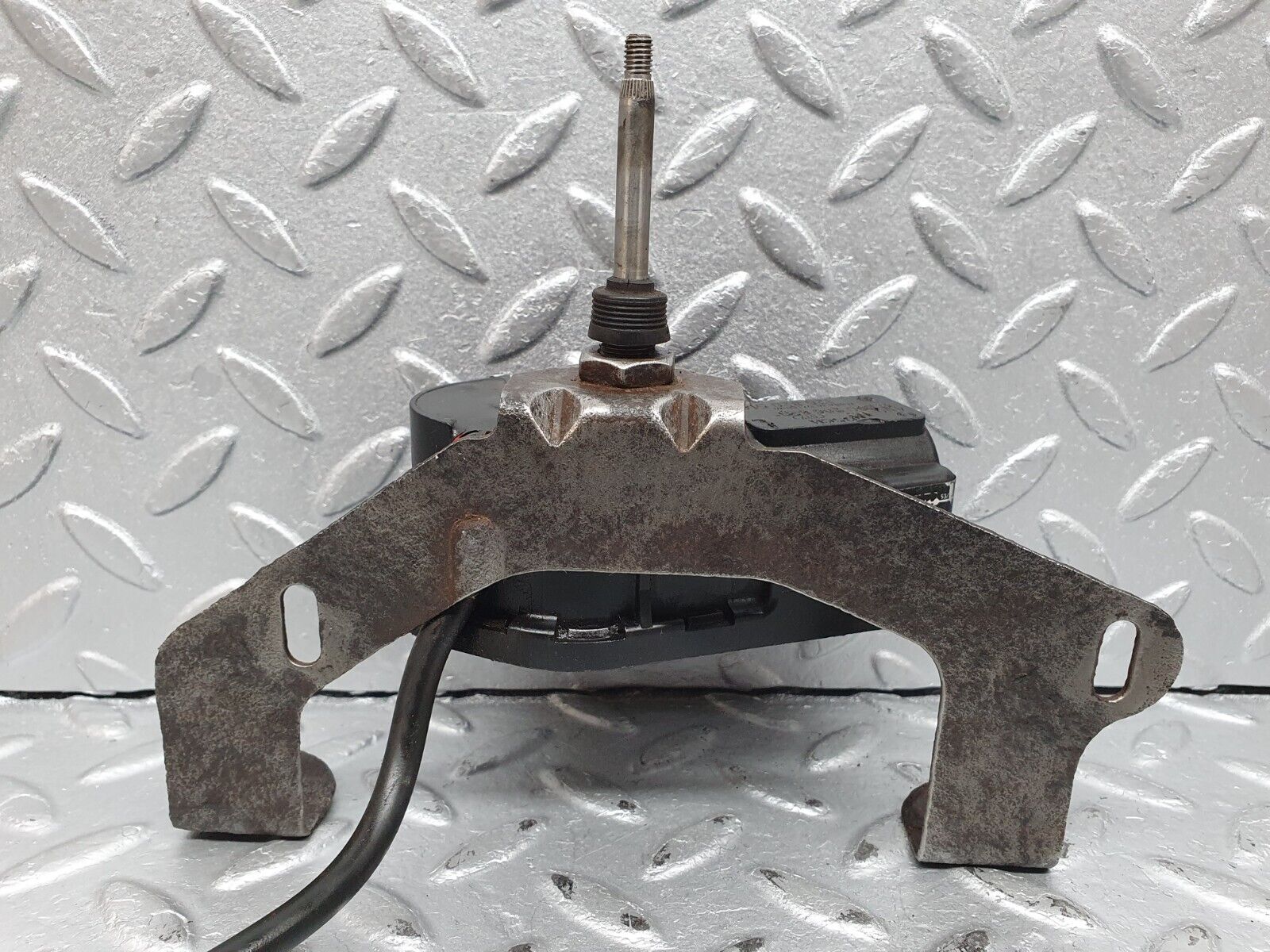 41114 Mercedes-Benz W126 300SE Headlight Wiper Motor Left 1268205142