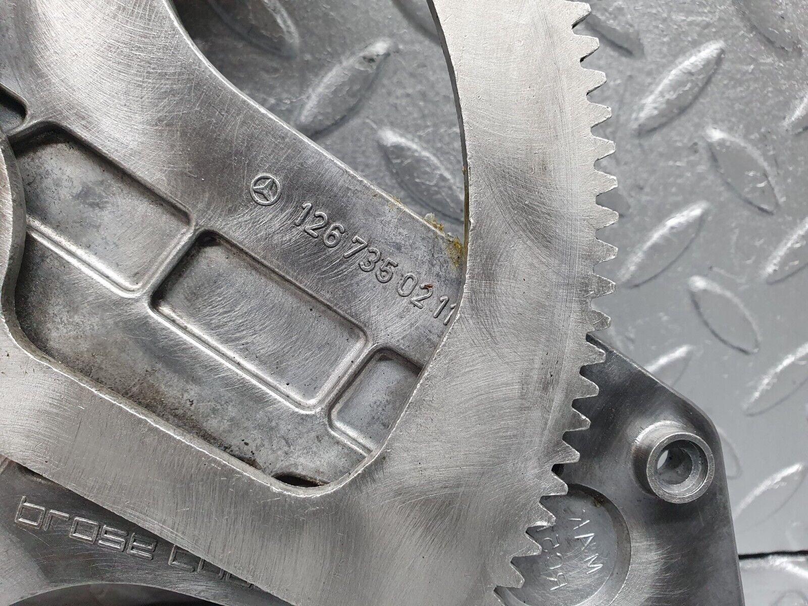 40986 Mercedes-Benz W126 300SE Rear Right Power Window Regulator 1267350211