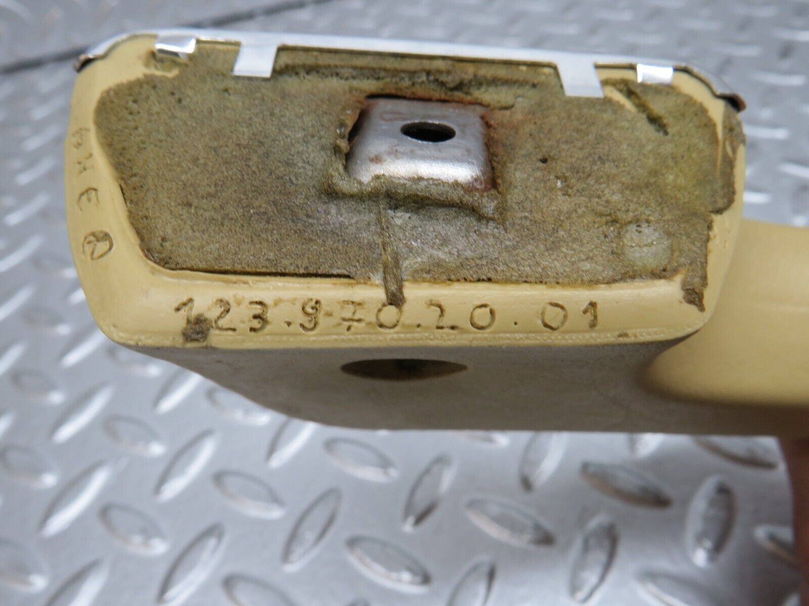 29654 Mercedes-Benz W123 230E Front Right Interior Door Handle 1239702001