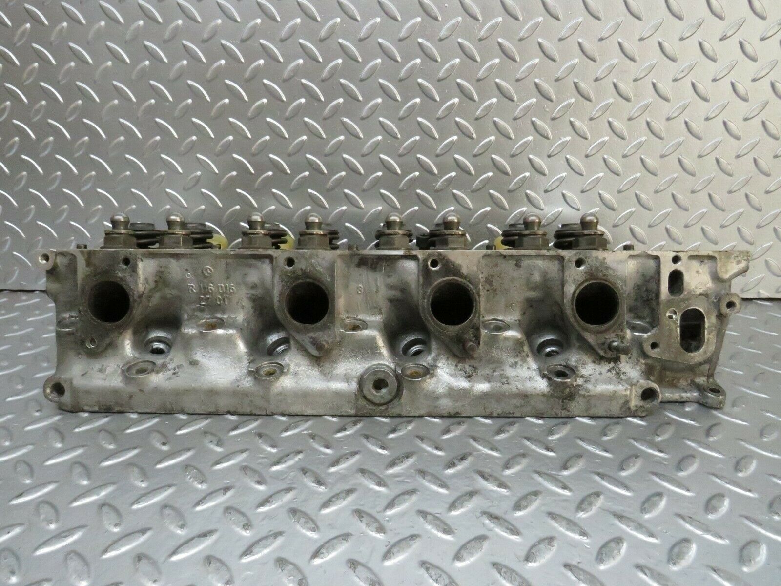 23871 Mercedes-Benz C107 450SLC Coupe Cylinder Head Right 1160162701
