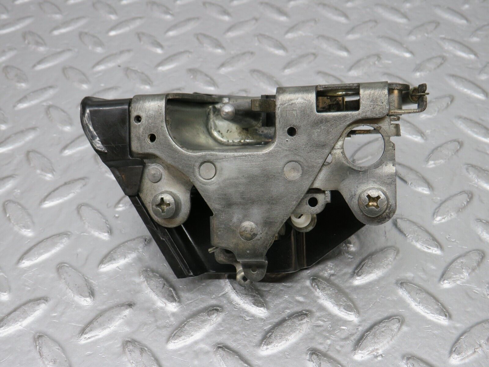 0572 Mercedes-Benz W123 230E Rear Right Door Lock Mechanism 1237330208