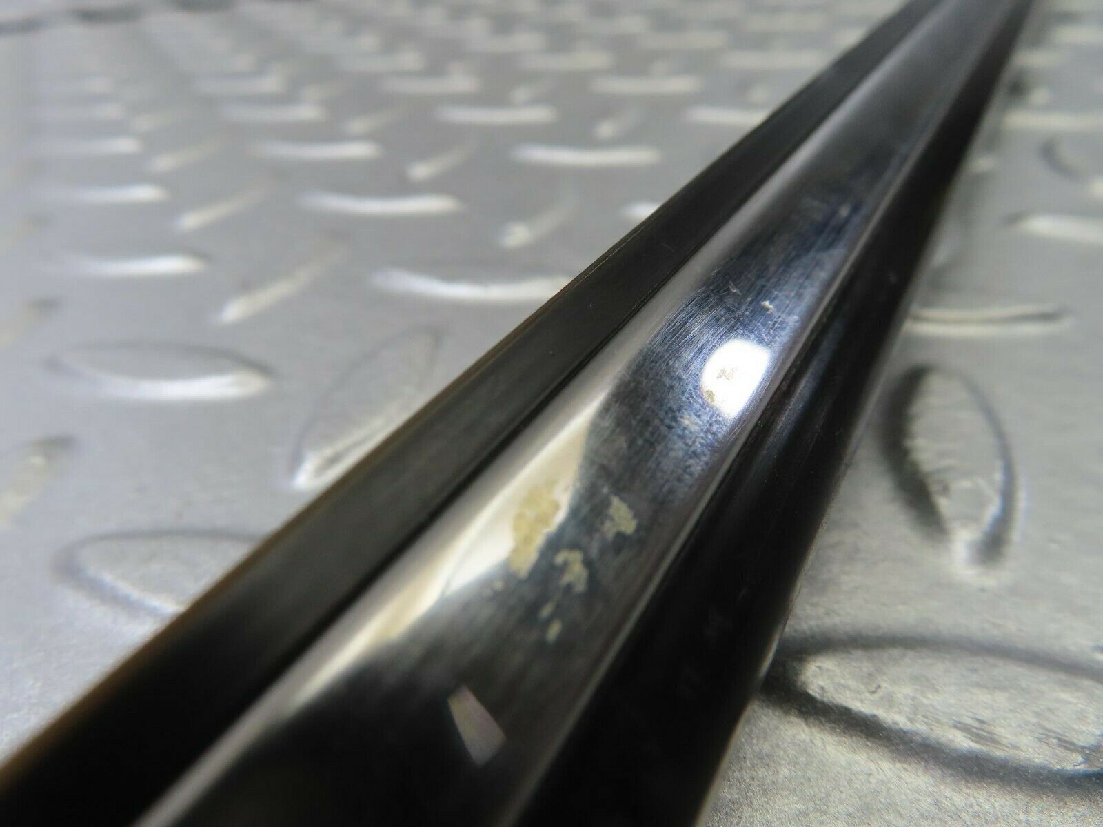 10254 Mercedes-Benz W123 Front Left Door Centre Moulding Trim