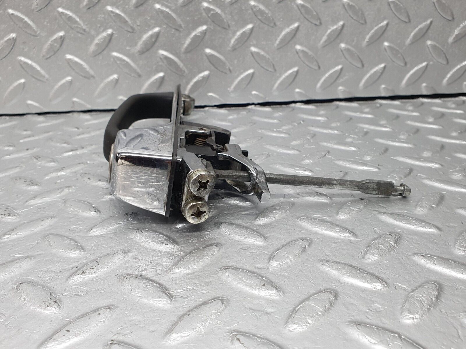 40751 Mercedes-Benz W123 300D Front Left Door Exterior Handle No Key