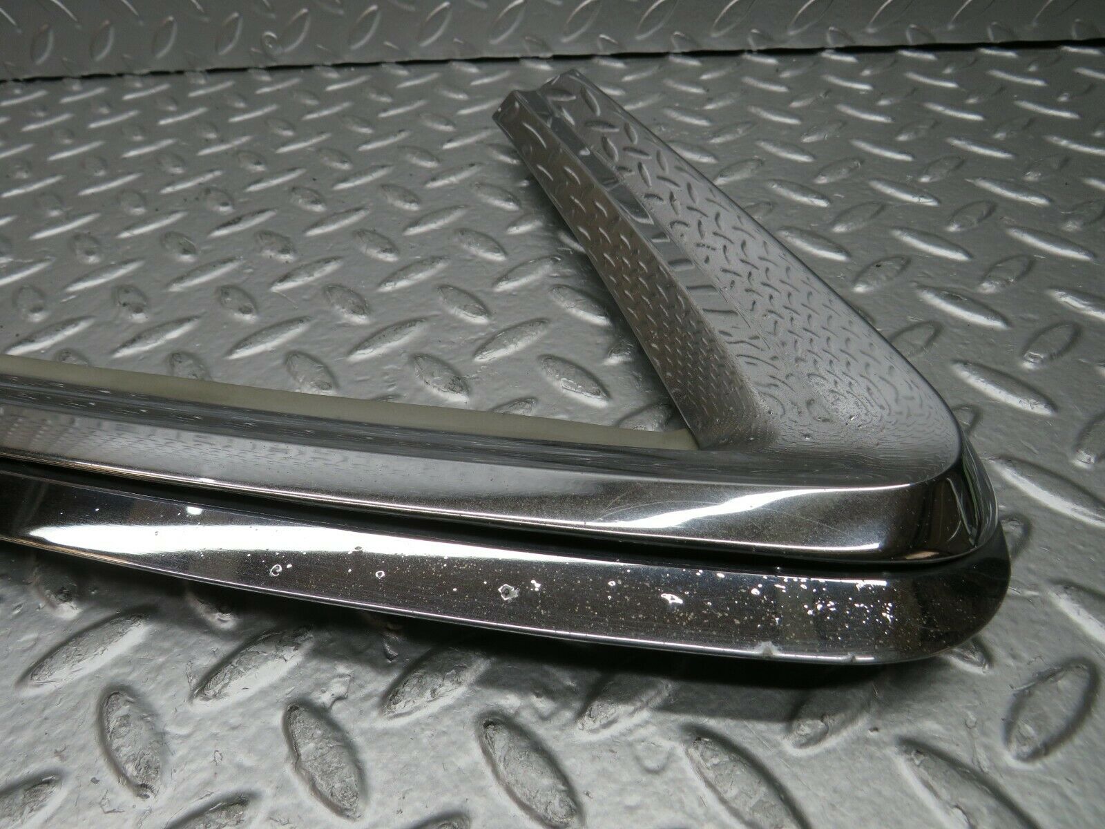 22732 Mercedes-Benz C107 450SLC Coupe Rear Window Trim Right 1076980289