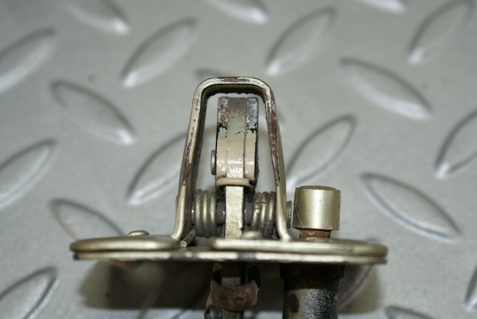 2976 Mercedes-Benz C123 280CE Coupe Bonnet Lock Catch