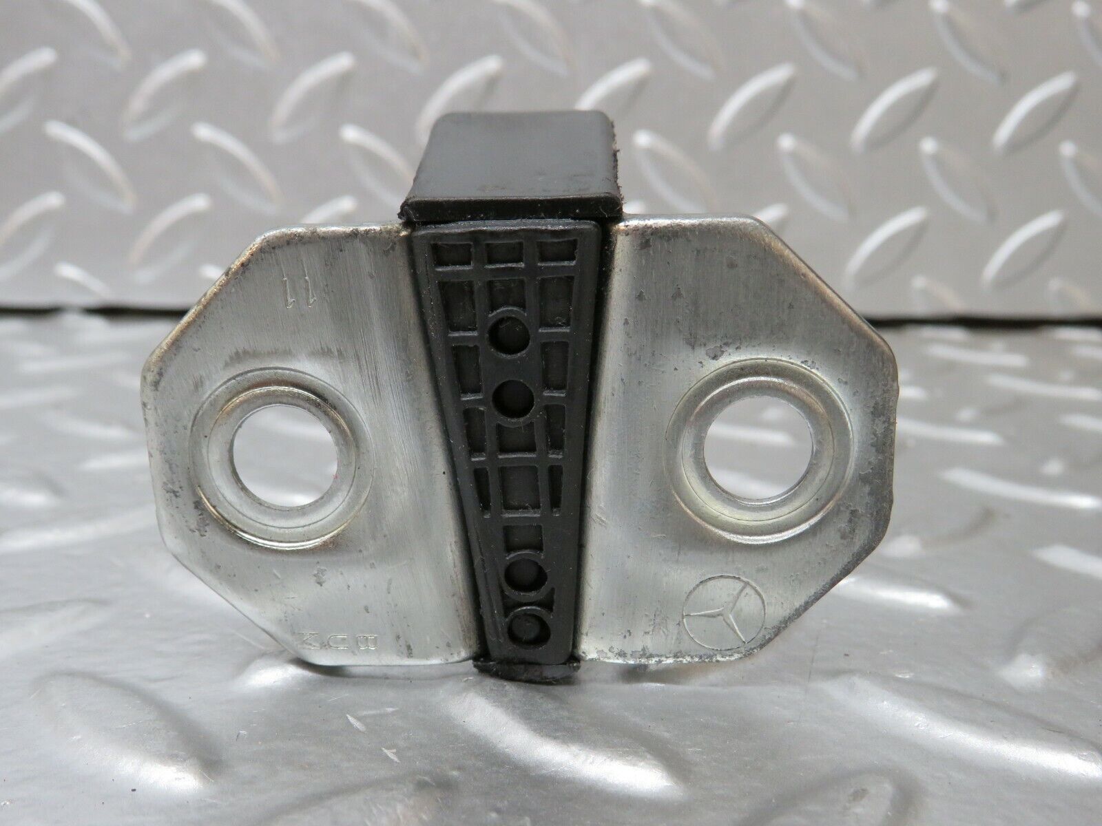 27744 Mercedes-Benz S124 300TE Wagon Door Lock Latch