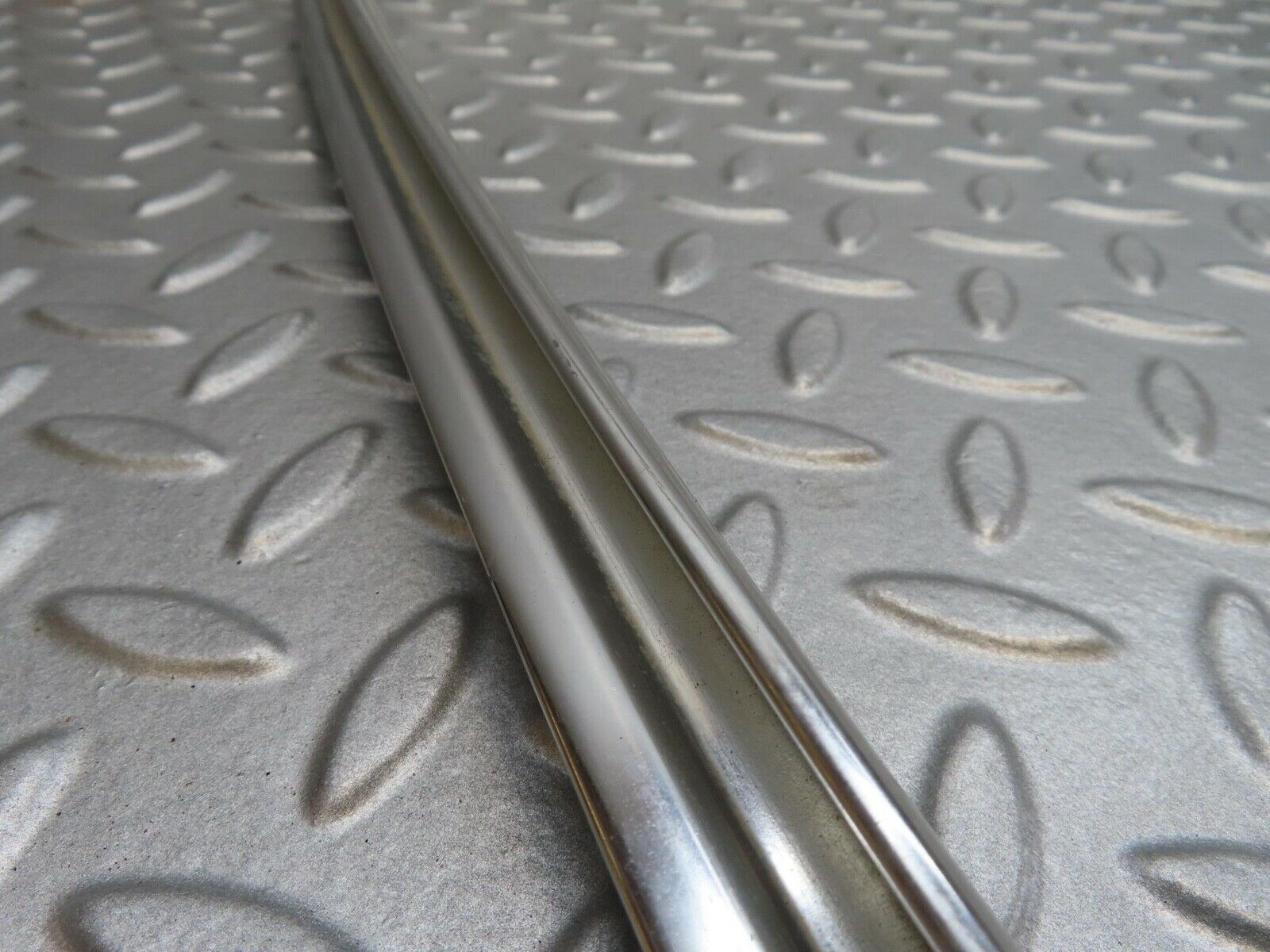 16088 Mercedes-Benz W123 280E Rear Windscreen Chrome Frame