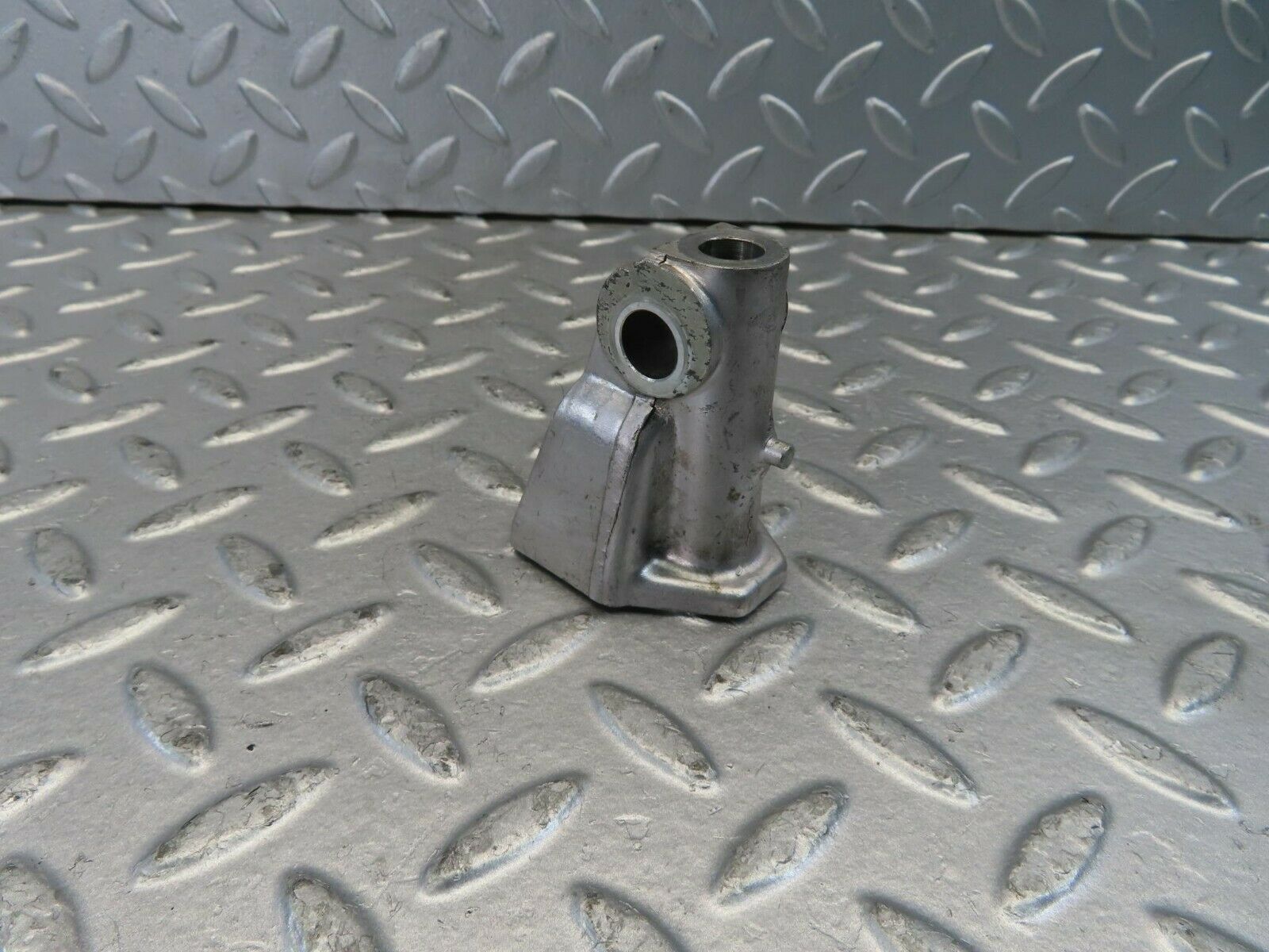 10969 Mercedes-Benz W115 220D Rocker Arm Support 6150550110