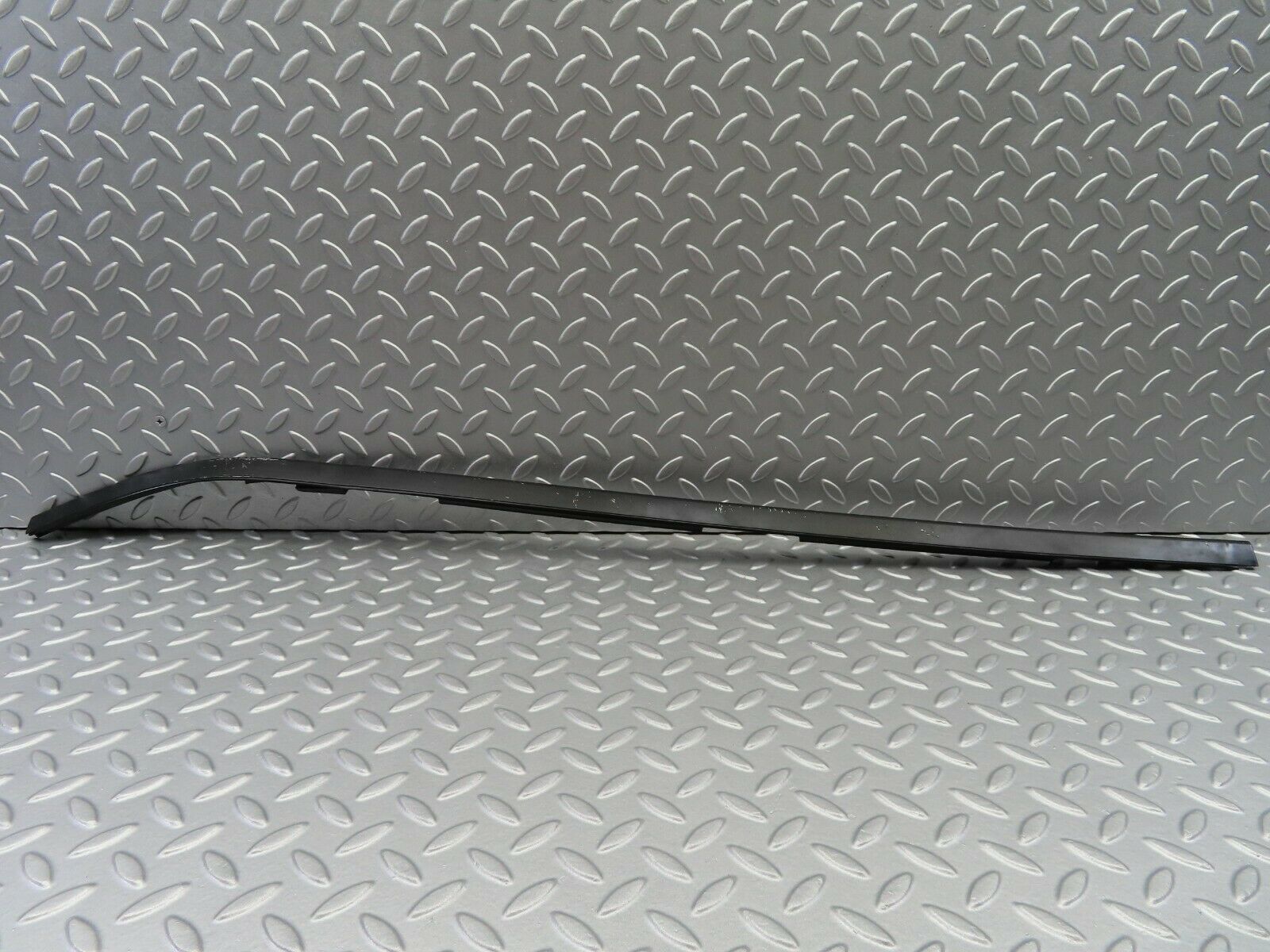 6756 Mercedes-Benz S124 E220 Wagon Seal Right Side For A Pillar 1246980298