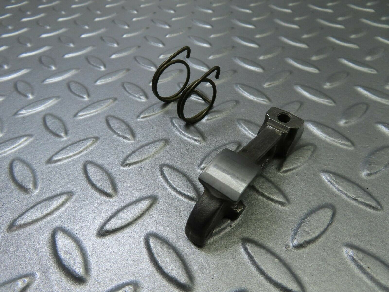 9134 Mercedes-Benz W108 Valve Rocker Arm With Retaining Spring