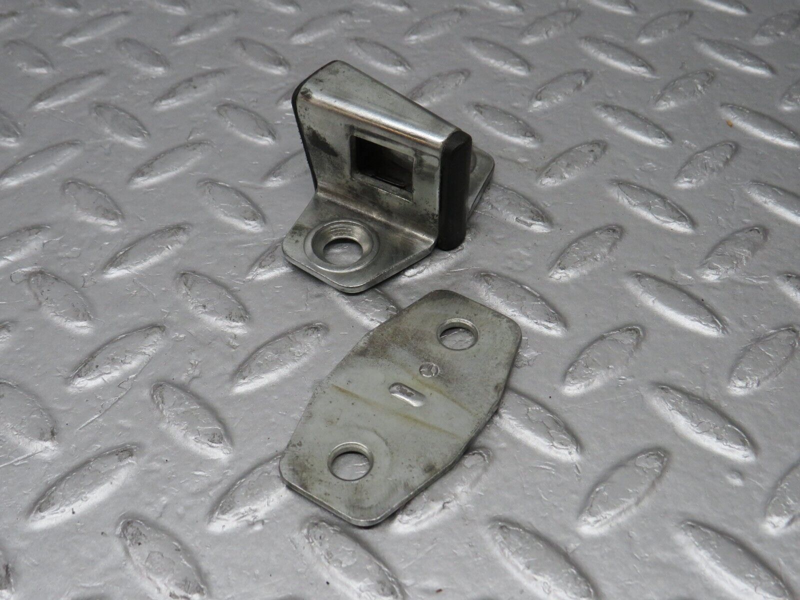 36613 Mercedes-Benz W201 190E 2.0L Door Lock Latch