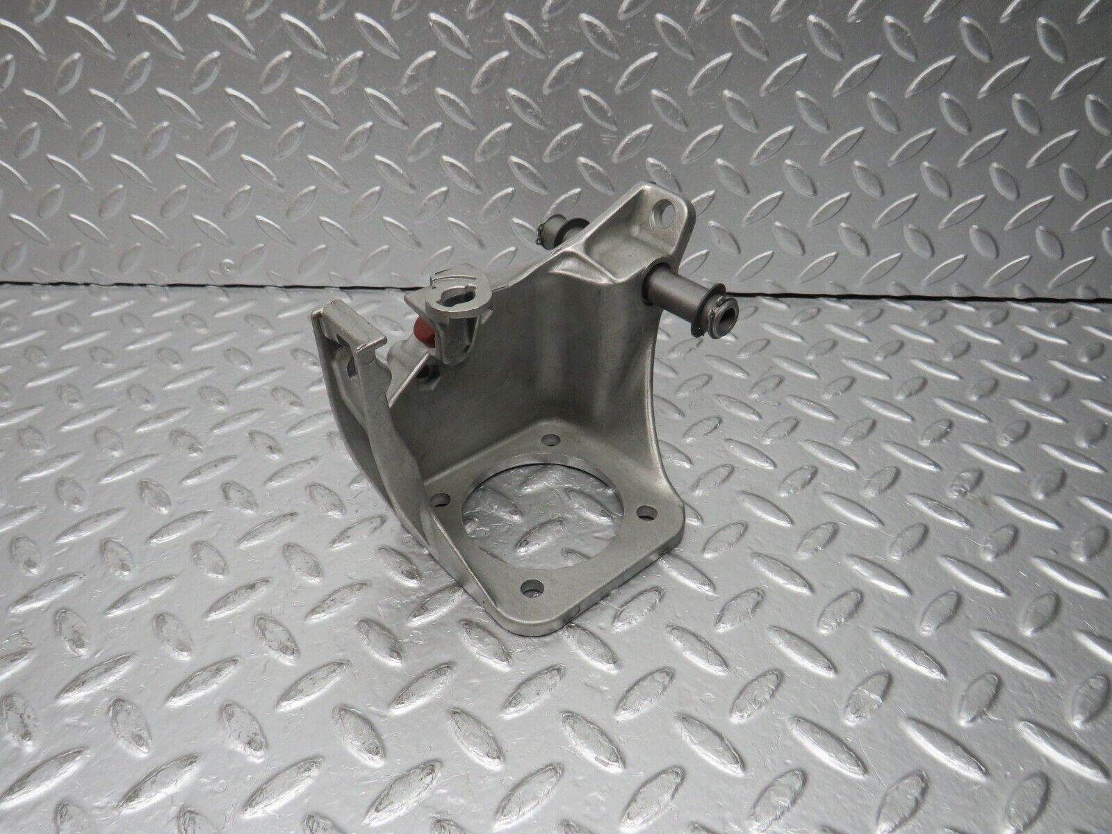 31465 Mercedes-Benz S124 220TE Wagon Brake Pedal Bracket 1292900119