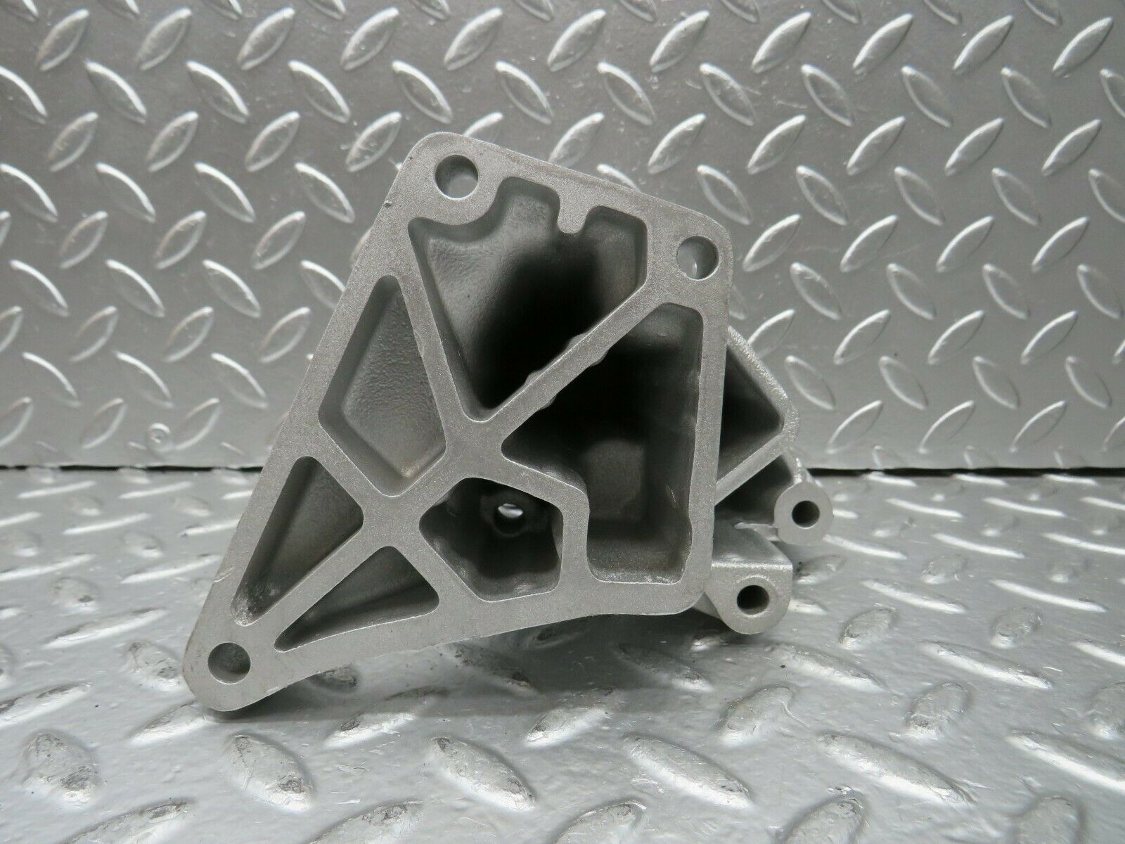 22829 Mercedes-Benz C107 450SLC Coupe Alternator Generator Bracket 1161551135