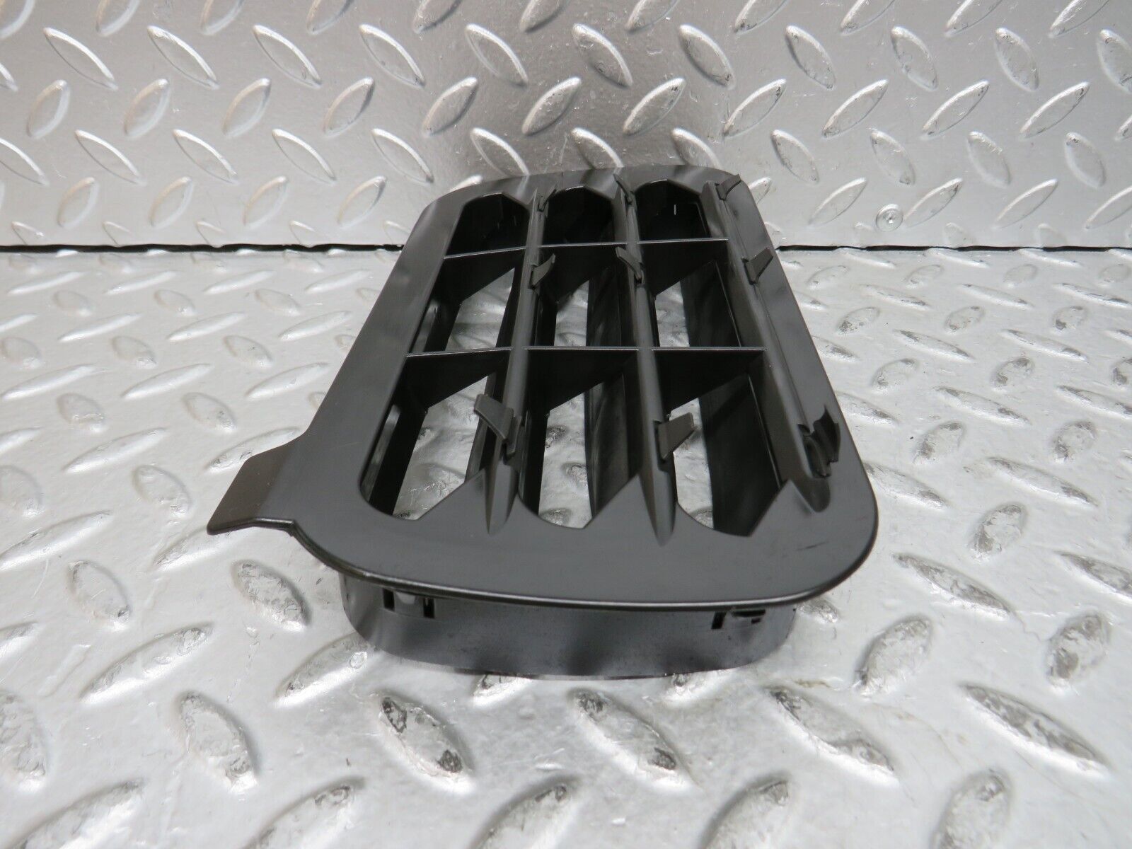 29107 Mercedes-Benz C124 320CE Coupe Rear Air Intake Vent