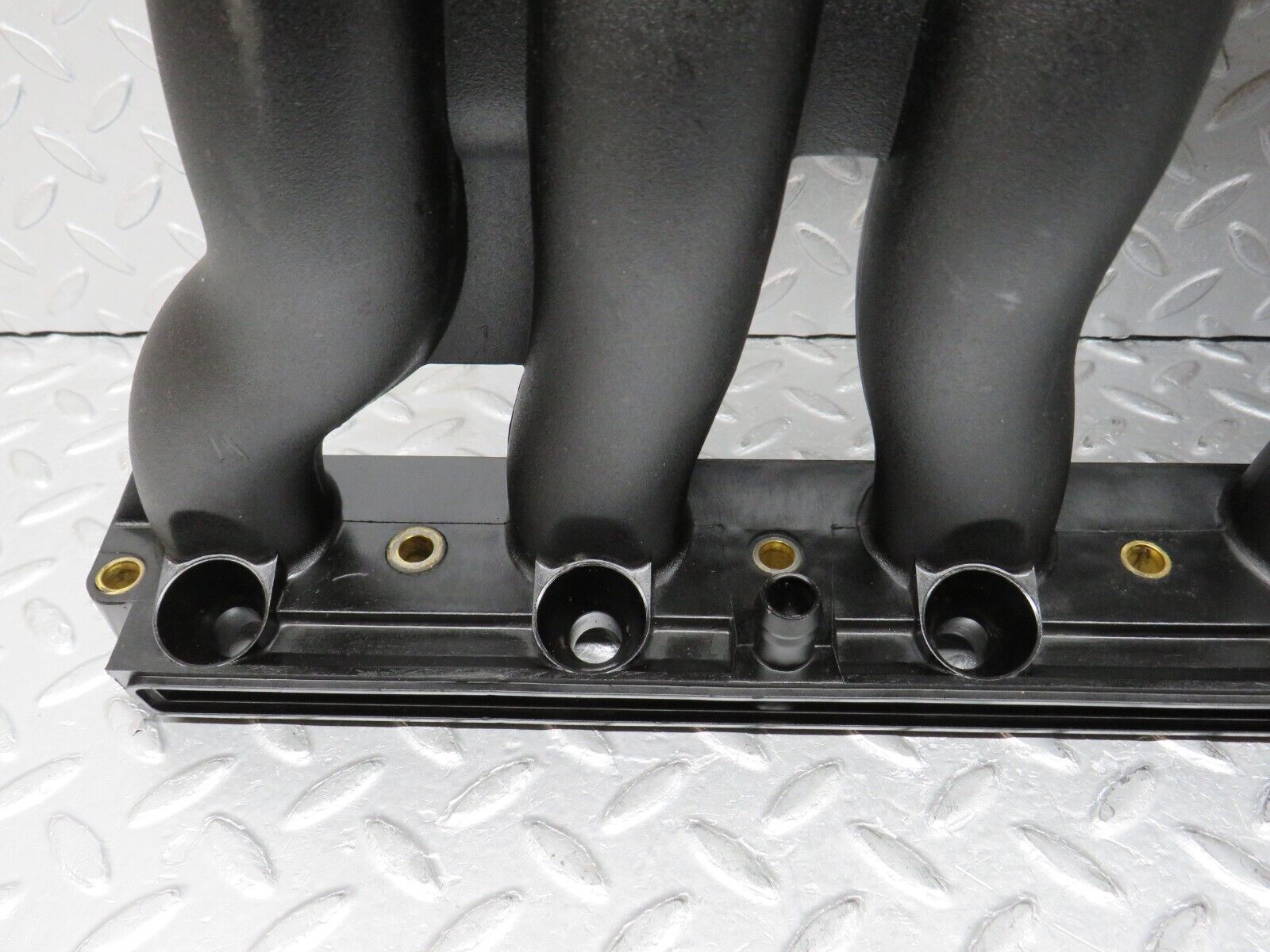 38166 Mercedes-Benz A124 320E Cabriolet Air Intake Manifold 1041413301