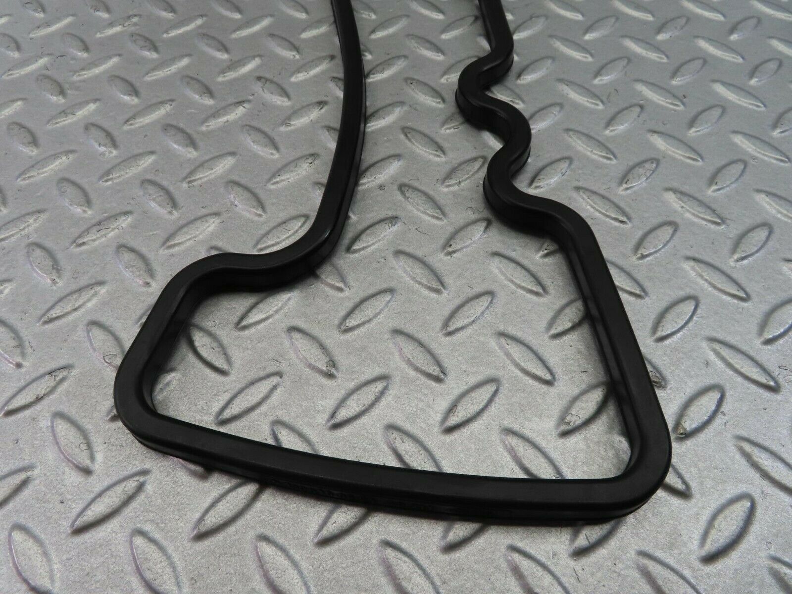 8103 Mercedes-Benz W108 Valve Cover Gasket Seal 1300160221