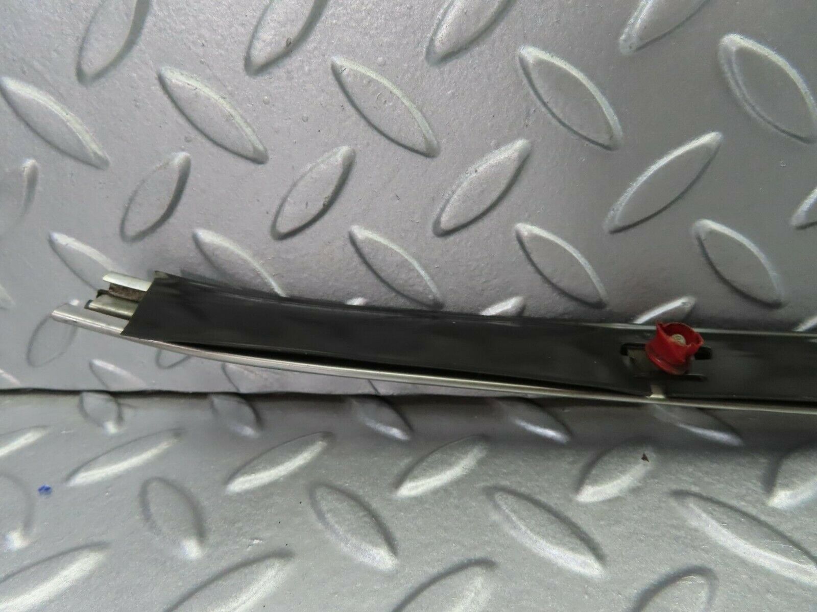 7872 Mercedes-Benz W115 220D Centre Fender Wing Chrome Trim Rear Right