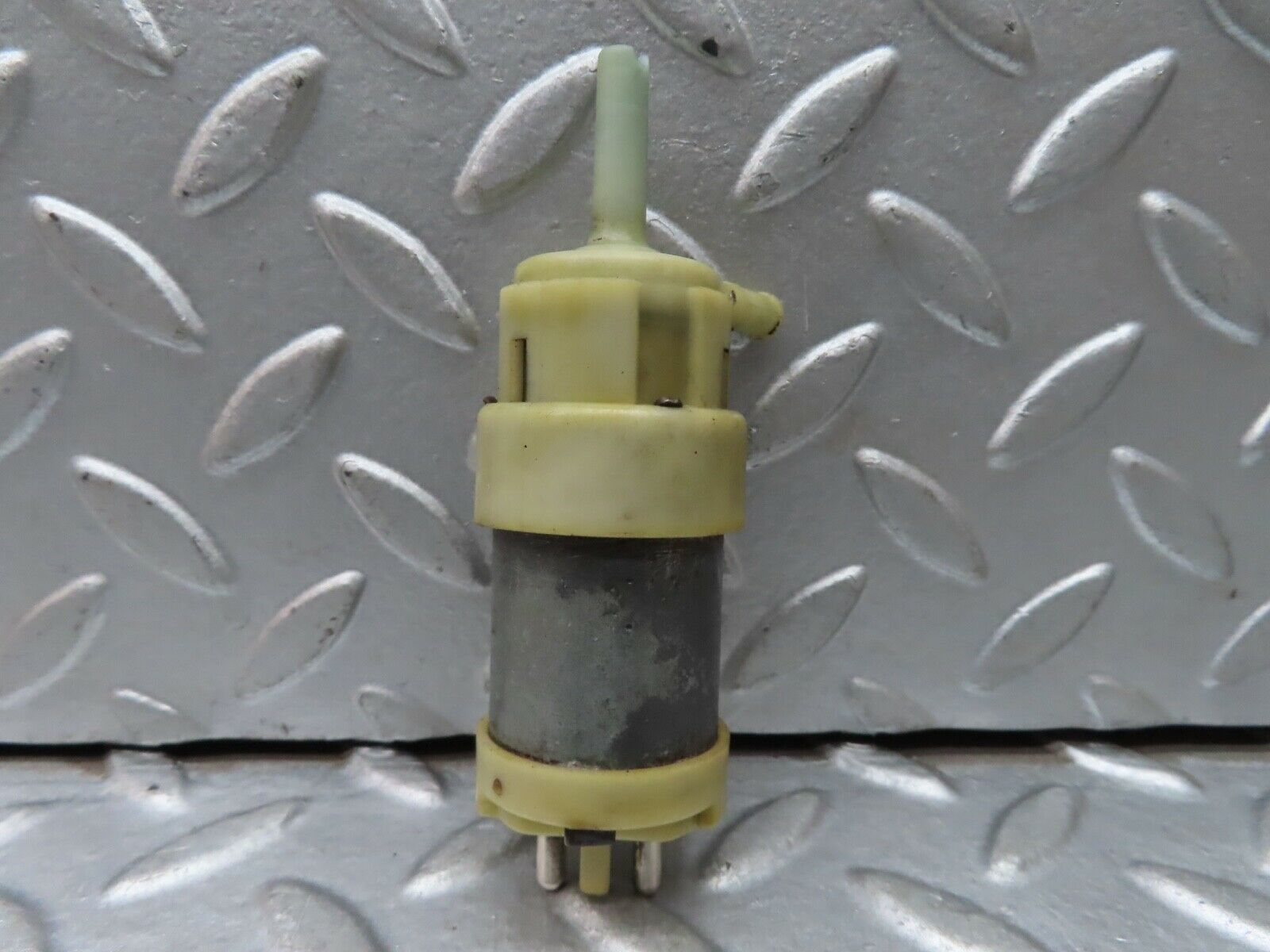 19174 Mercedes-Benz W123 300D Windscreen Washer Pump