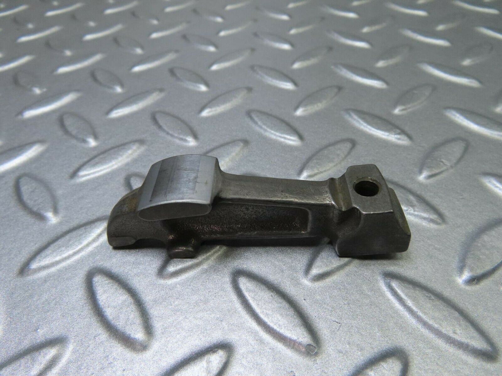 9130 Mercedes-Benz W108 Valve Rocker Arm With Retaining Spring