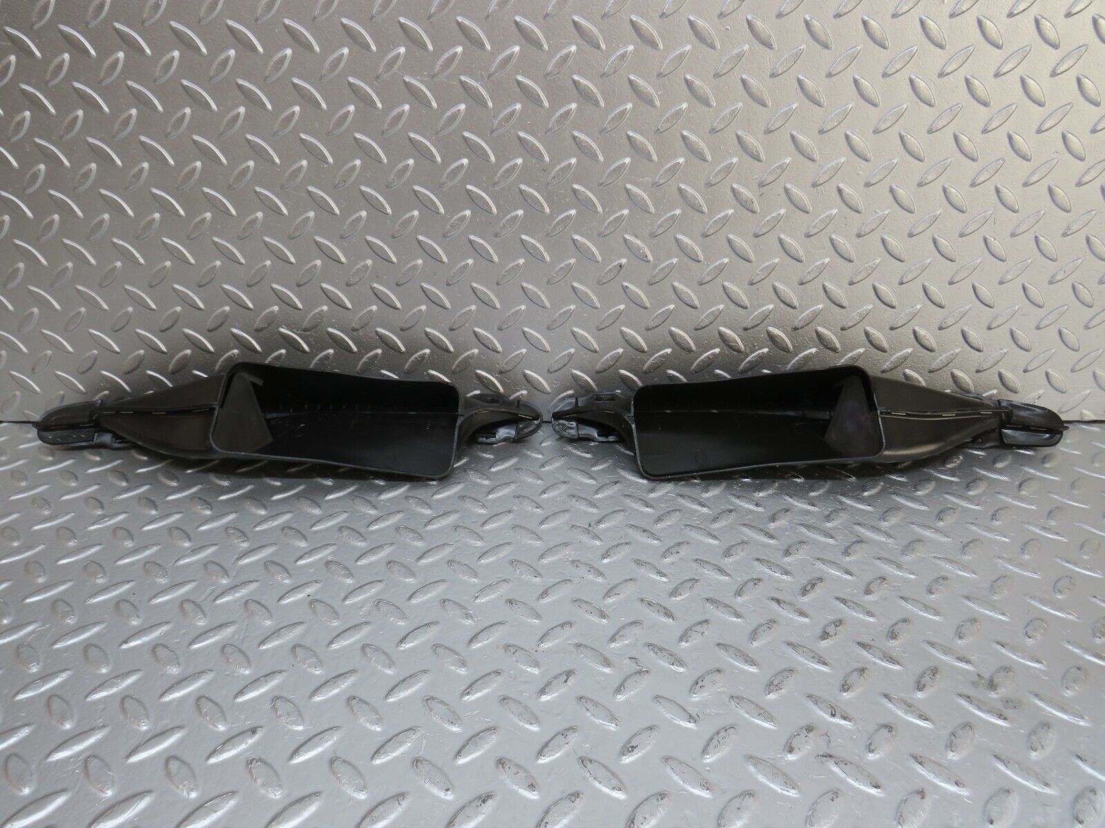 33874 Mercedes-Benz W201 190E 2.0L Dashboard Air Vent Duct Pair 2018310660