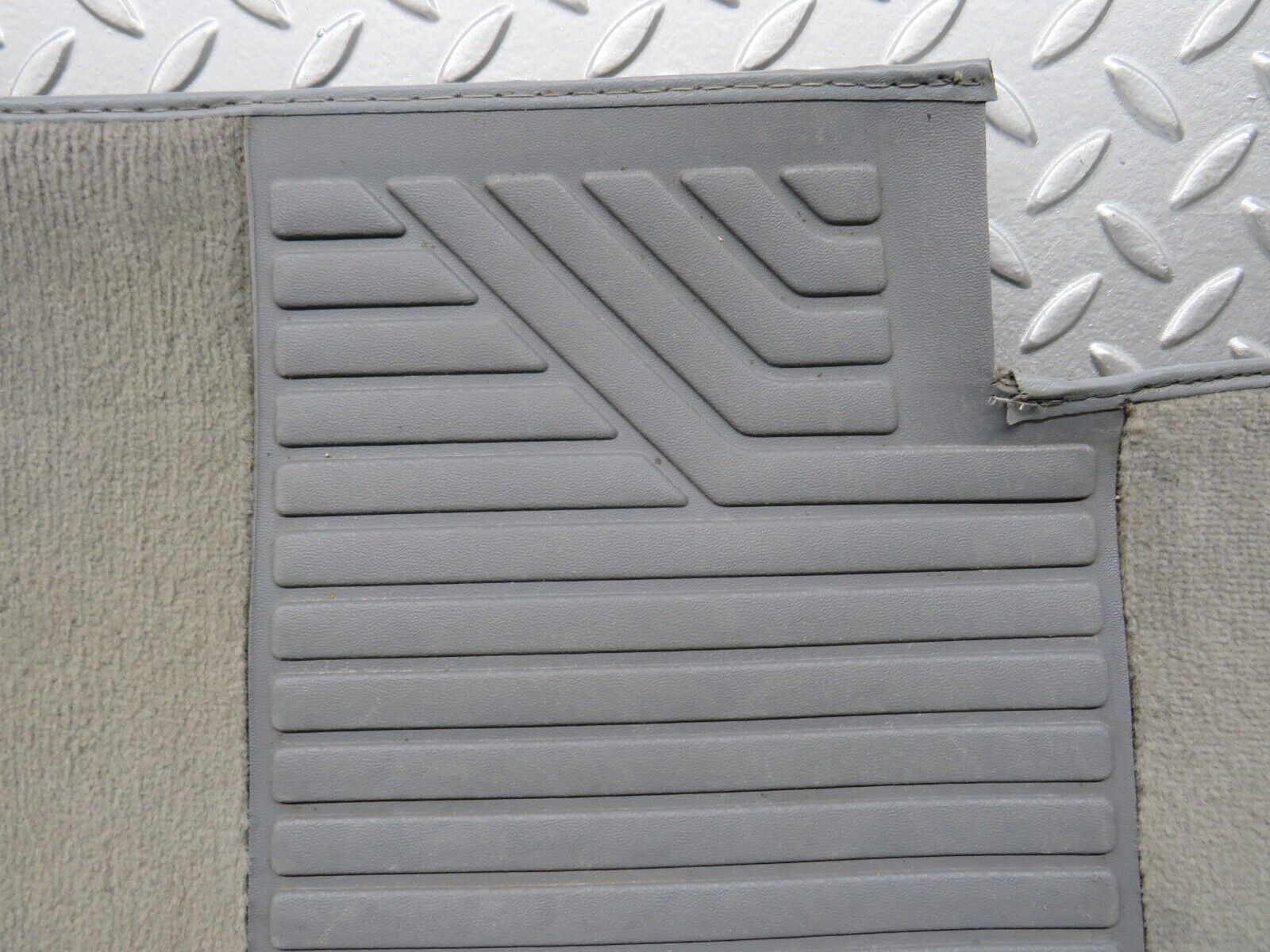 31411 Mercedes-Benz S124 220TE Wagon Front Right Floor Mat