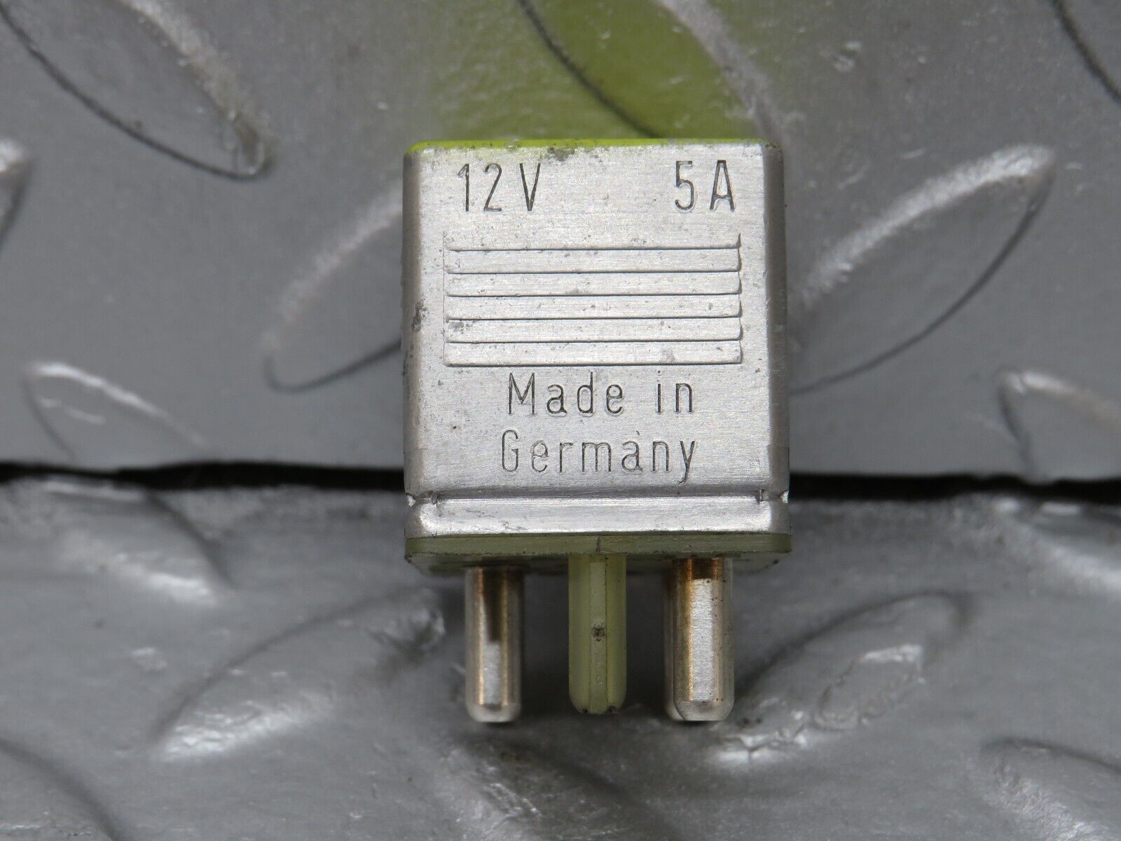 36708 Mercedes-Benz W201 190E 2.0L Fuel Cut Off Relay 0015426119