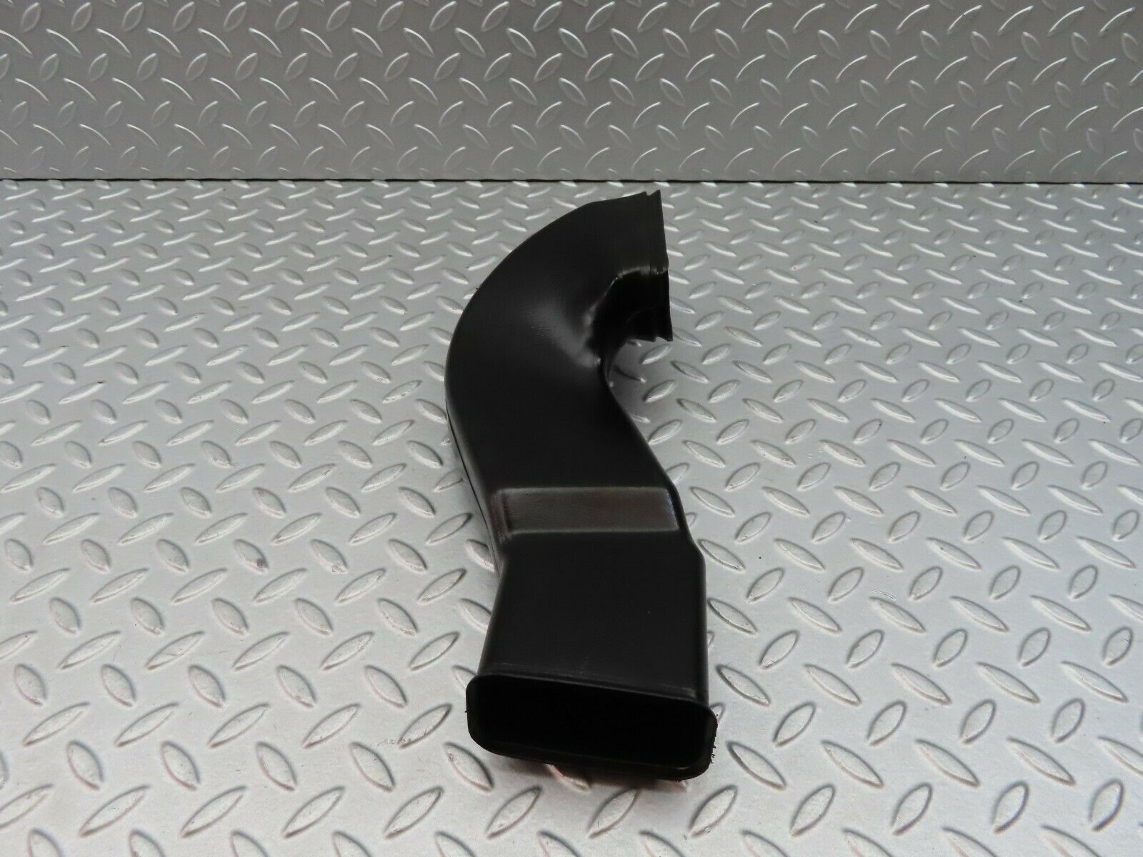 6140 Mercedes-Benz W126 380SE Dashboard Air Duct 1268312546