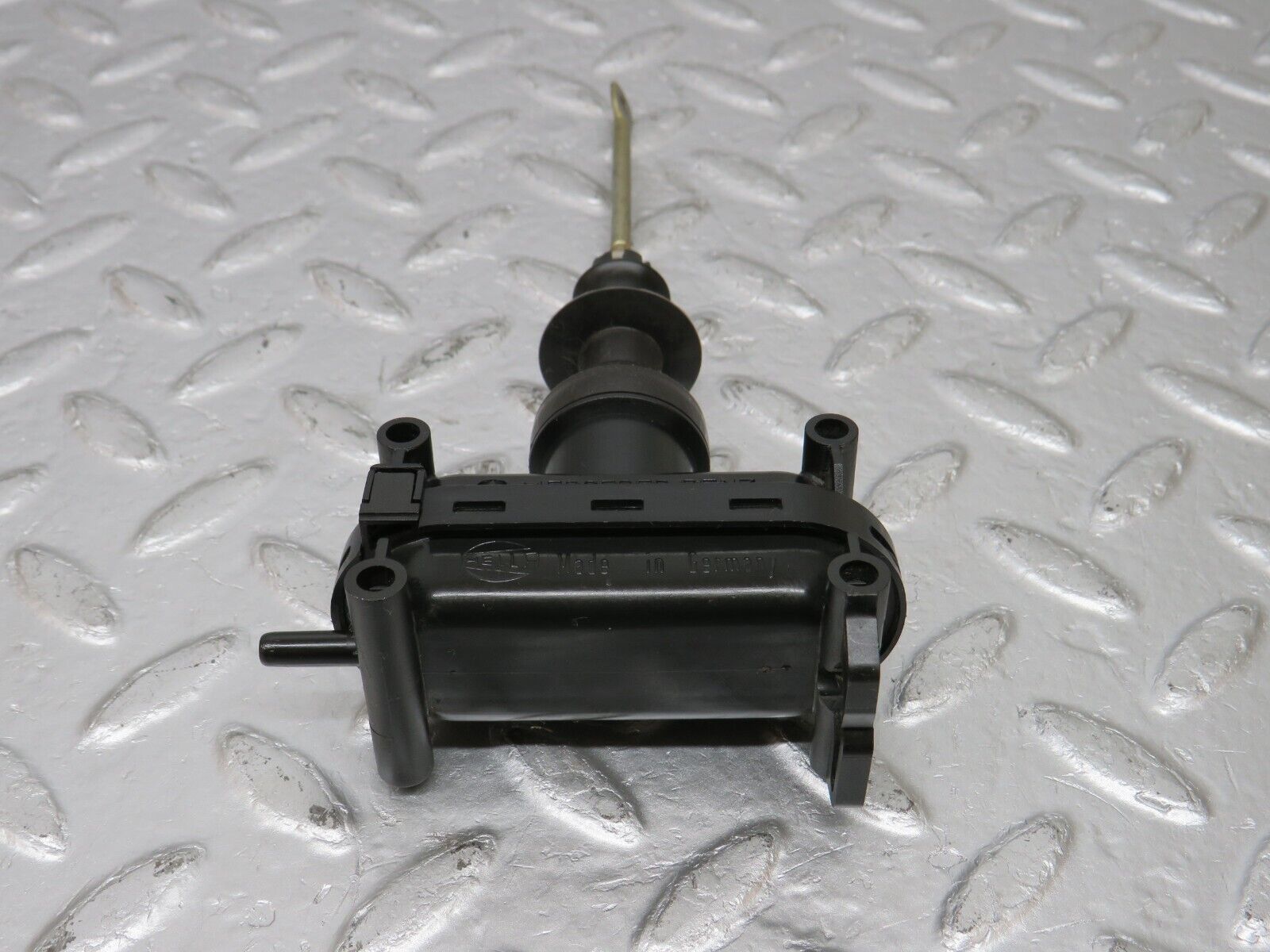 33648 Mercedes-Benz W201 190E 2.0L Door Lock Vacuum Actuator Rear Right