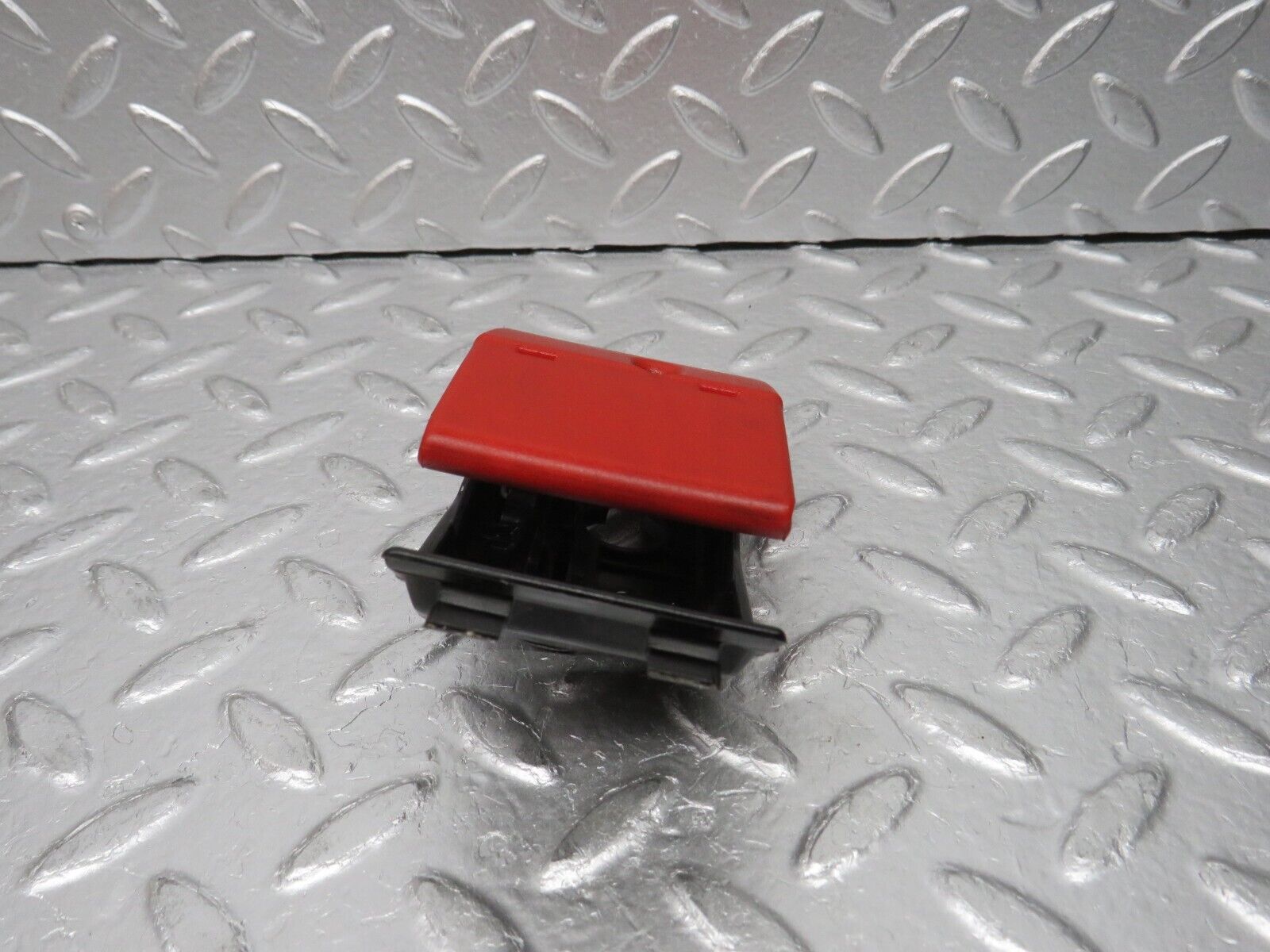 31334 Mercedes-Benz S124 220TE Wagon Bonnet Release Handle