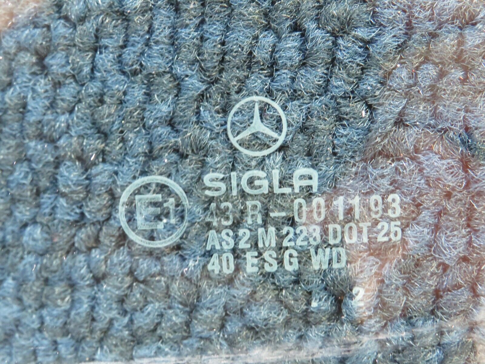 30421 Mercedes-Benz W124 230E Rear Left Door Window Glass