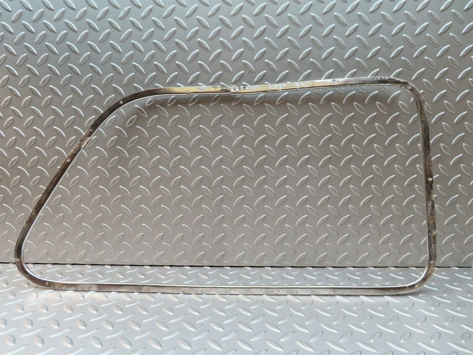 2048 Mercedes-Benz W105 219 PONTON Front Left Door Chrome Trim
