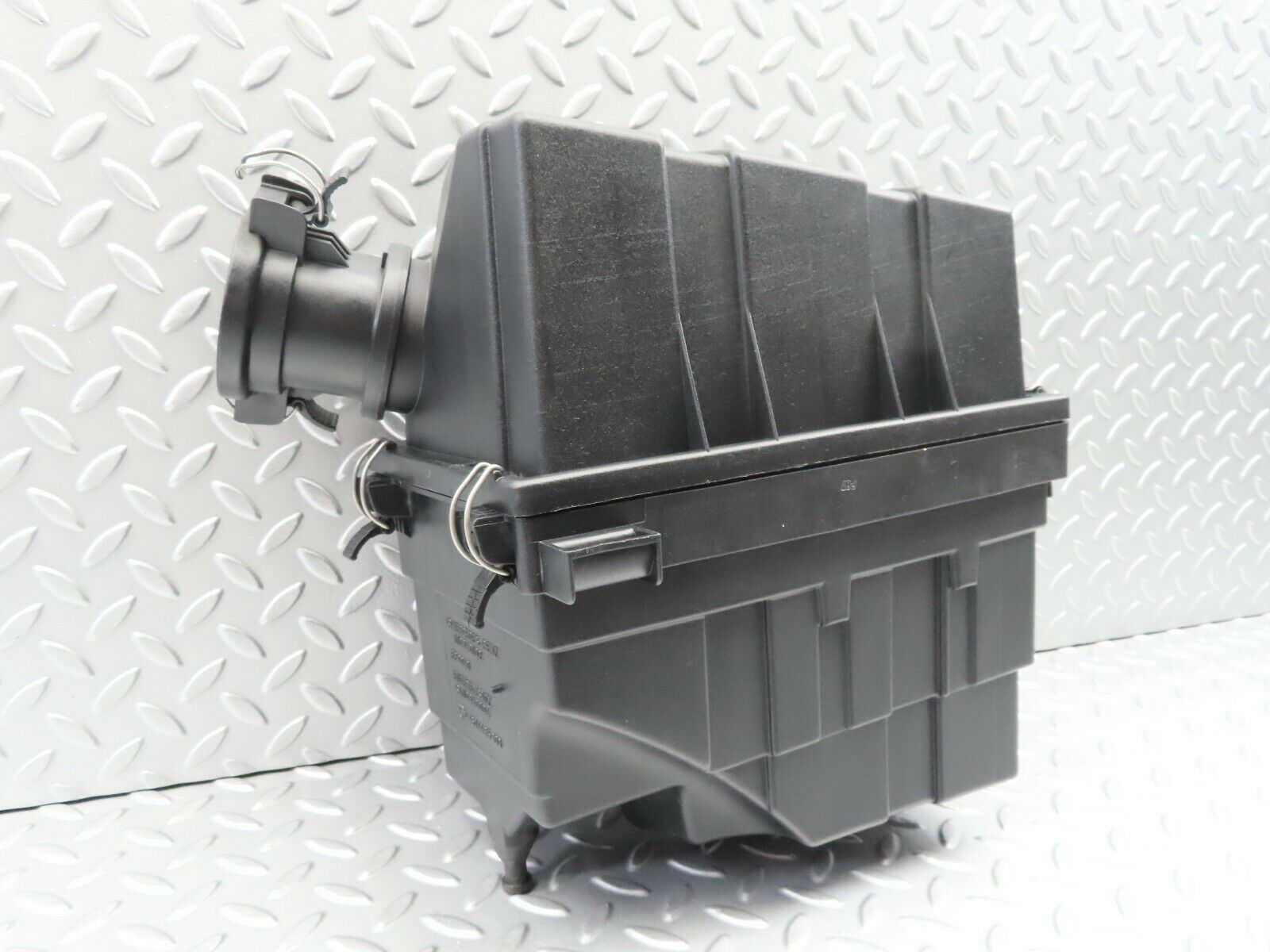 6567 Mercedes-Benz S124 E220 Wagon Air Filter Housing 1110940102