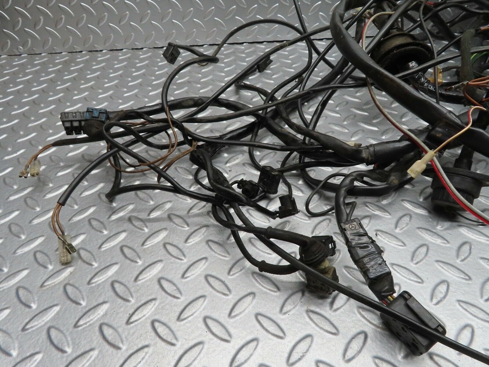 21251 Mercedes-Benz W123 230E Engine Chassis Body Wire Wiring Harness