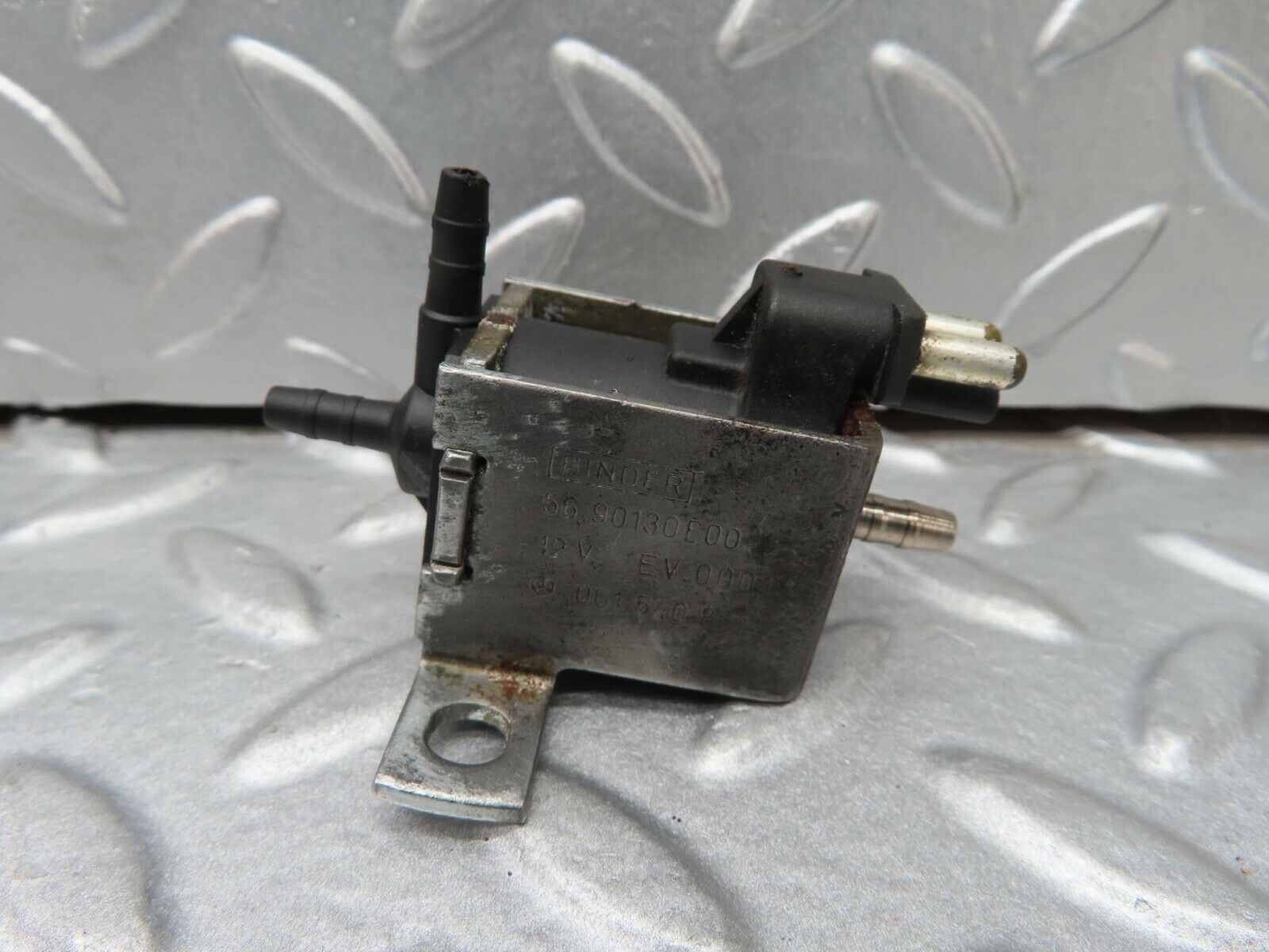 16502 Mercedes-Benz W124 260E Vacuum Control Valve 0015408697