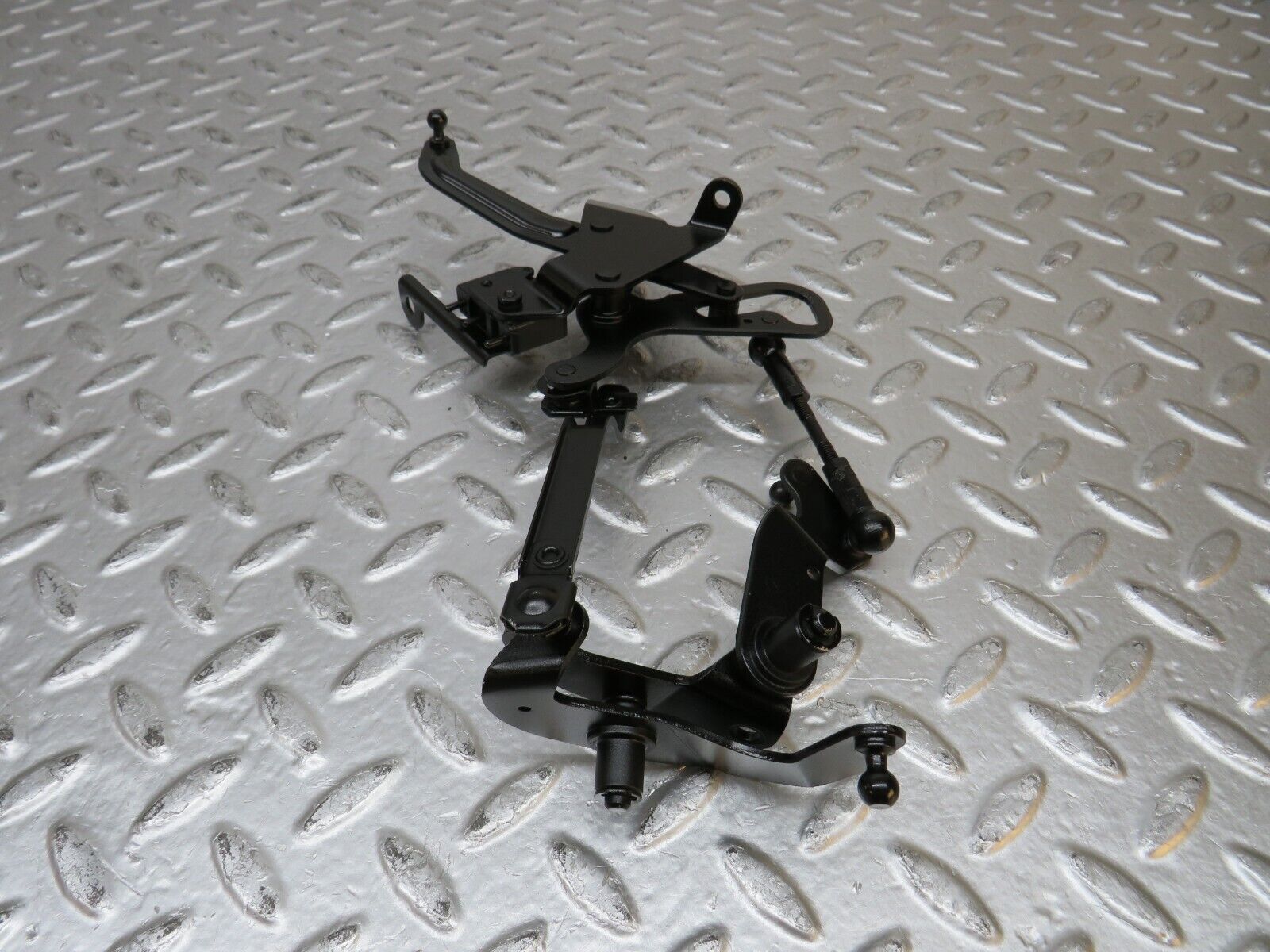 29919 Mercedes-Benz W123 230E Throttle Linkage