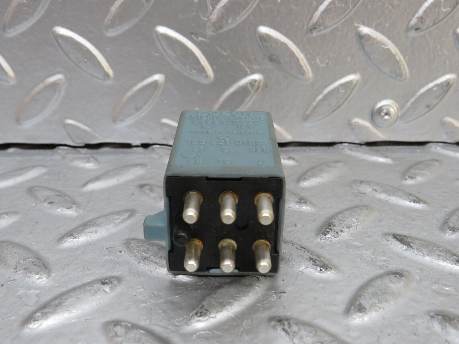 28320 Mercedes-Benz S123 240D Wagon Wiper Relay 0335320020