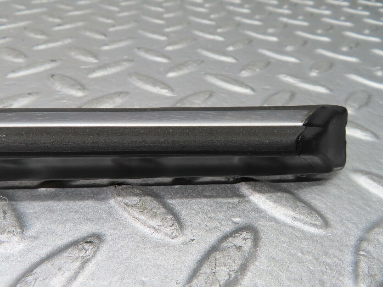 21100 Mercedes-Benz W123 230E Rear Right Door Centre Moulding Trim