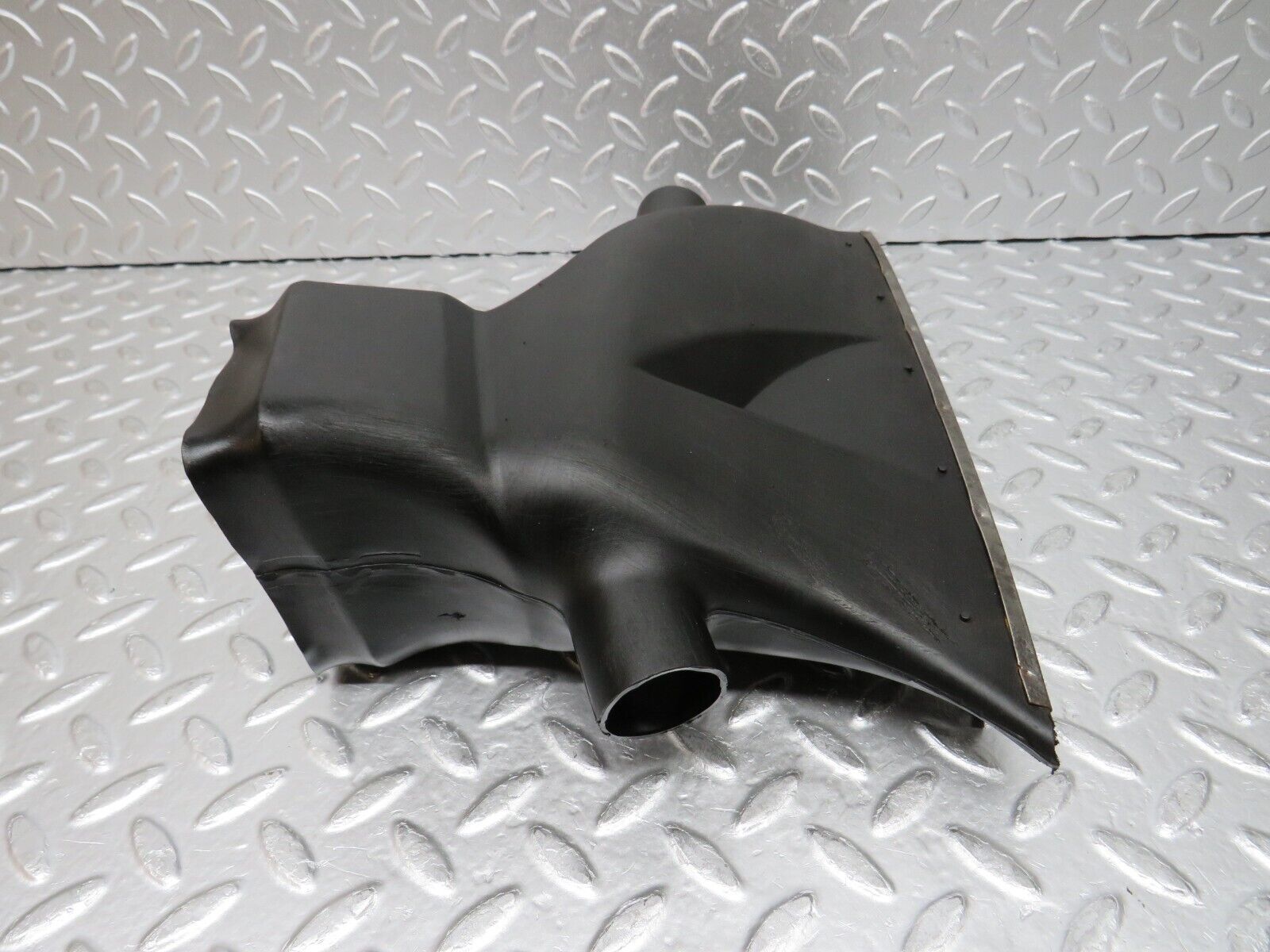 0032 Mercedes-Benz W116 350SE Ventilation Air Duct