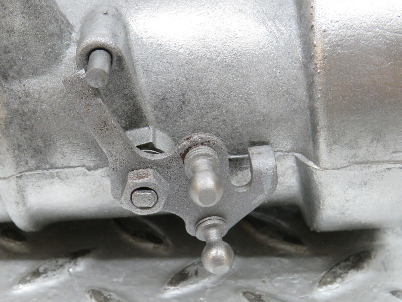 27826 Mercedes-Benz S124 300TE Wagon Throttle Body Valve 6040980317