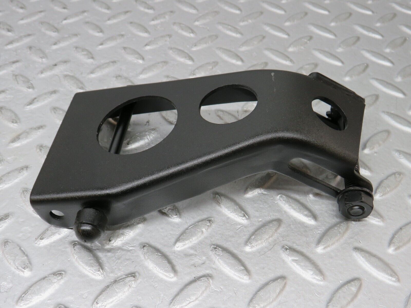 36349 Mercedes-Benz W126 420SE Alternator Generator Bracket