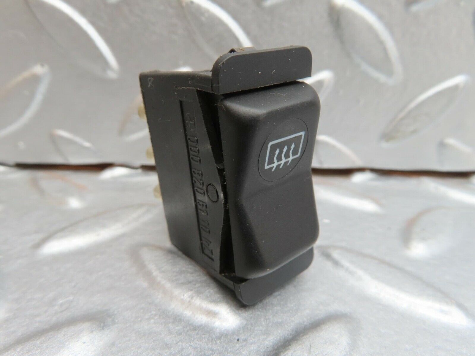 13671 Mercedes-Benz W123 200 Rear Windscreen Defroster Switch 0008206110