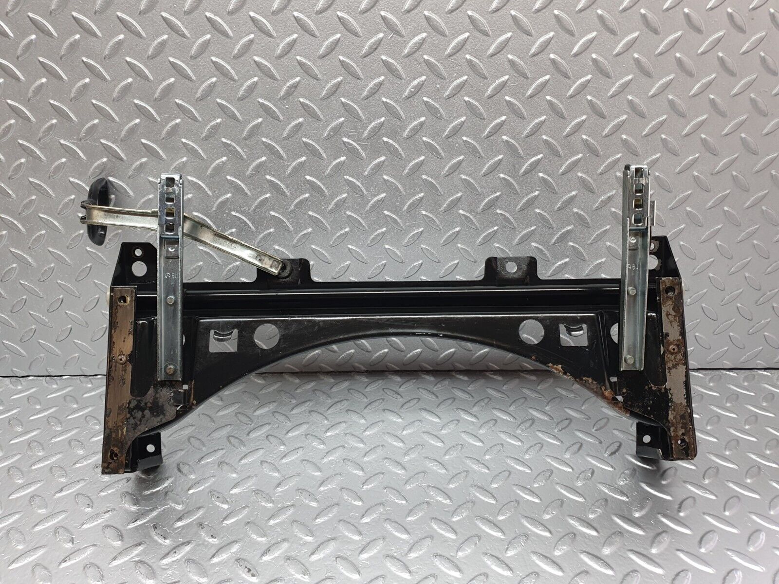 40805 Mercedes-Benz W123 300D Front Right Seat Sliding Mechanism