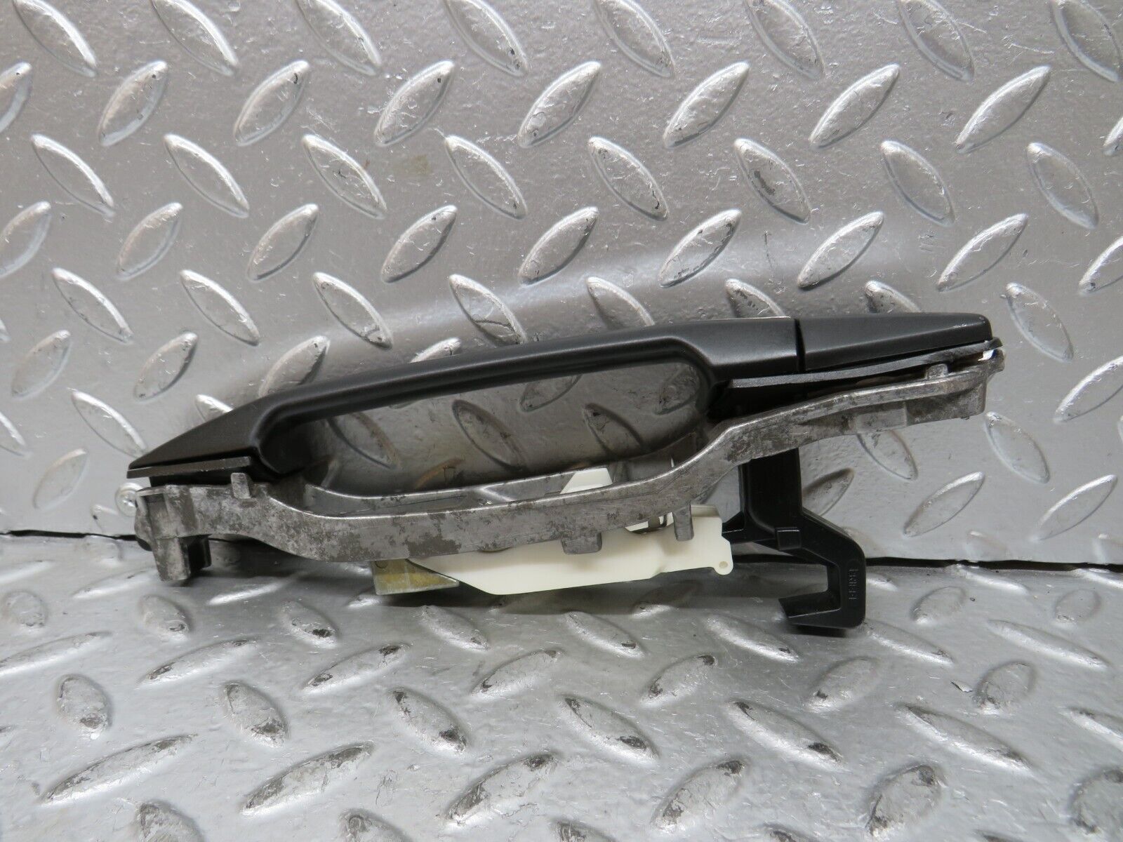 27810 Mercedes-Benz S124 300TE Rear Left Exterior Door Handle