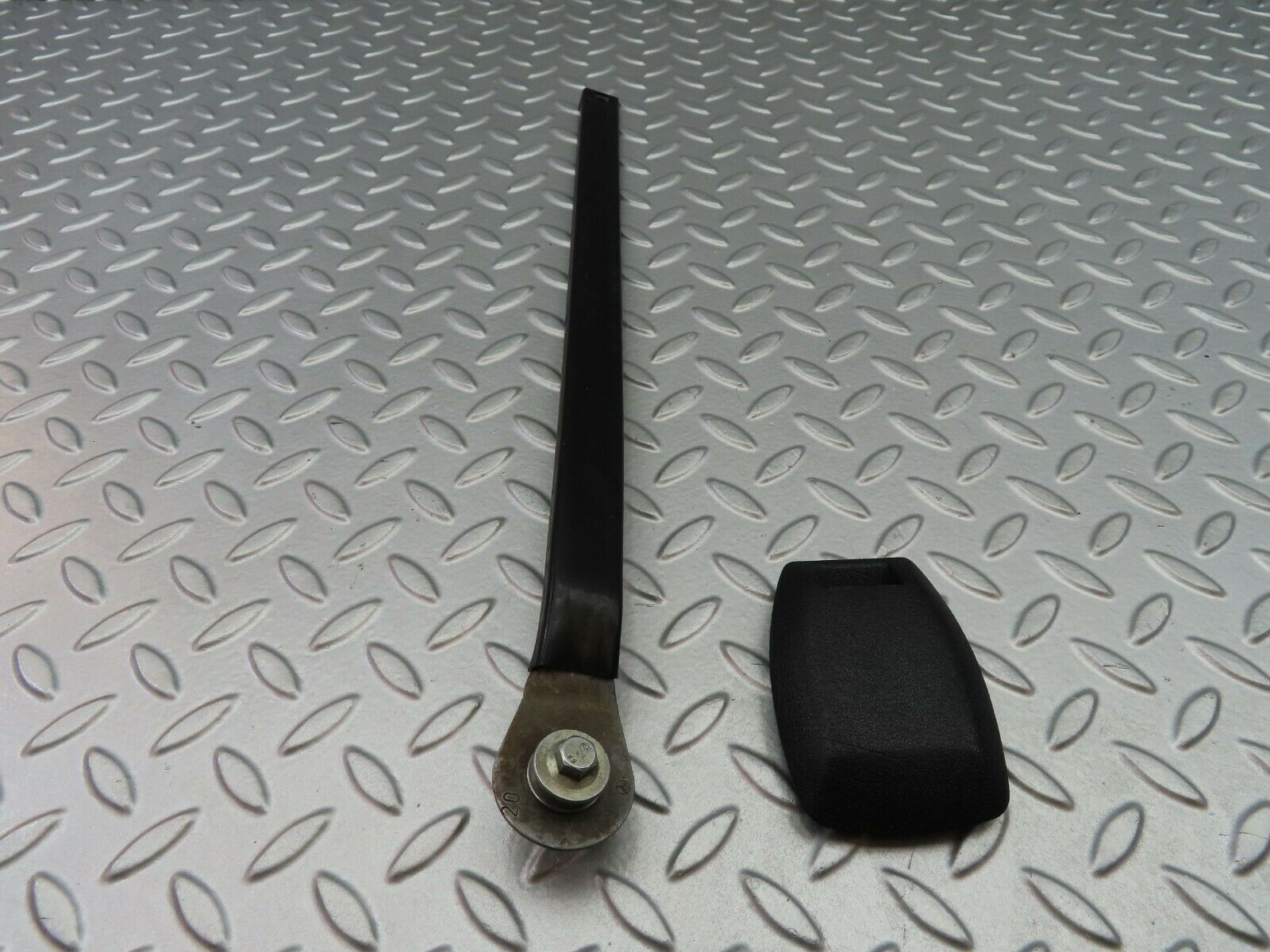 6599 Mercedes-Benz S124 E220 Wagon Seat Belt Runner With Cover 1249193520