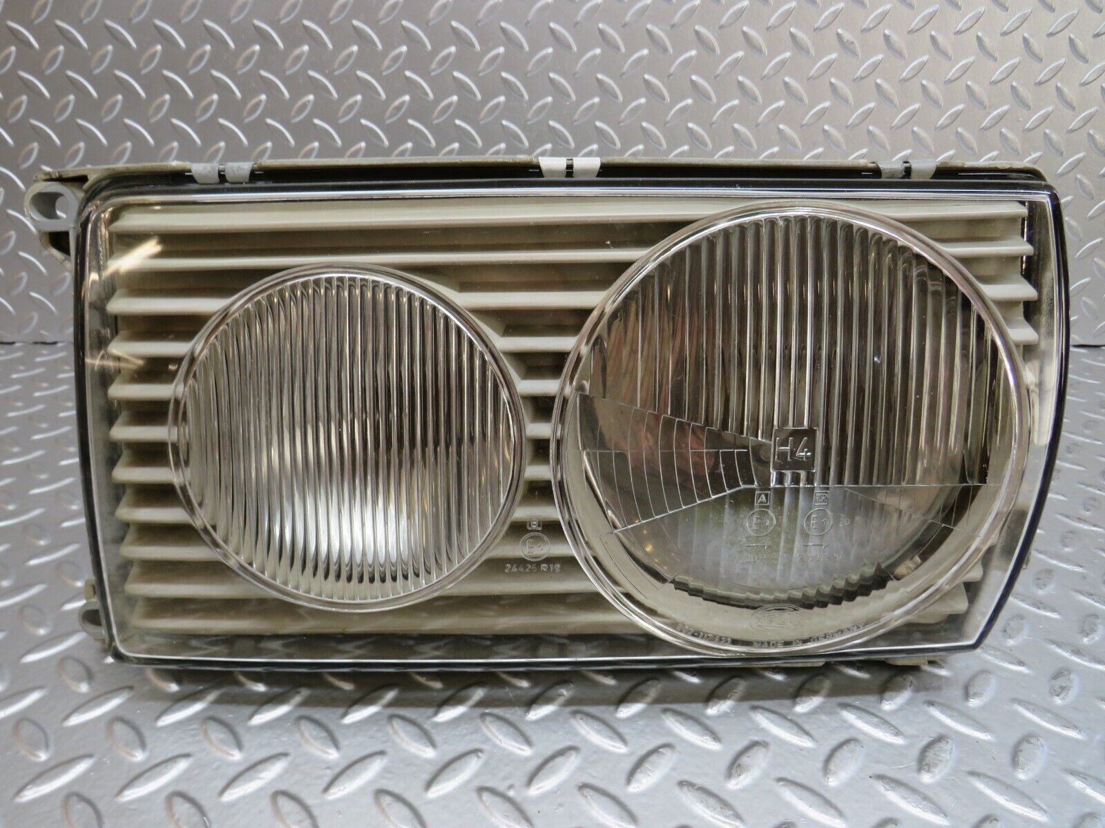 25398 Mercedes-Benz W123 200 Headlight Left Hella 11768300