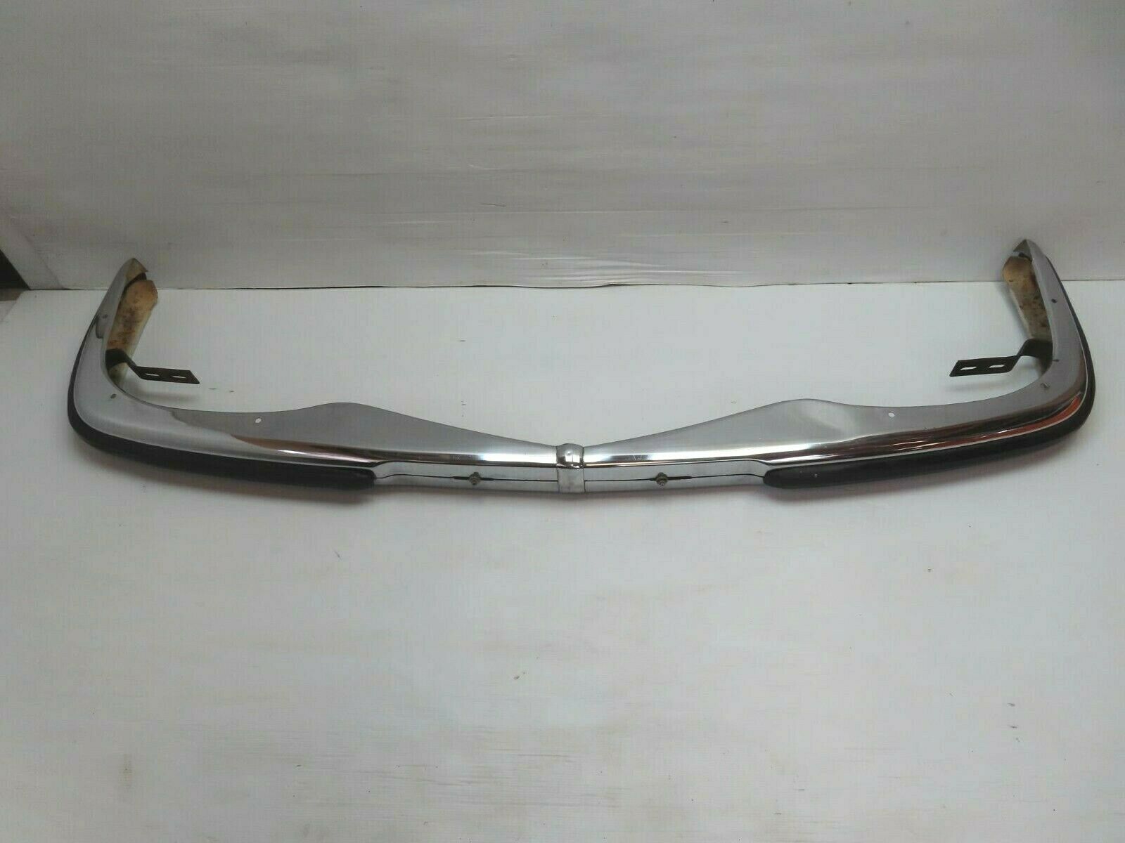 10628 Mercedes-Benz W108 Front Bumper