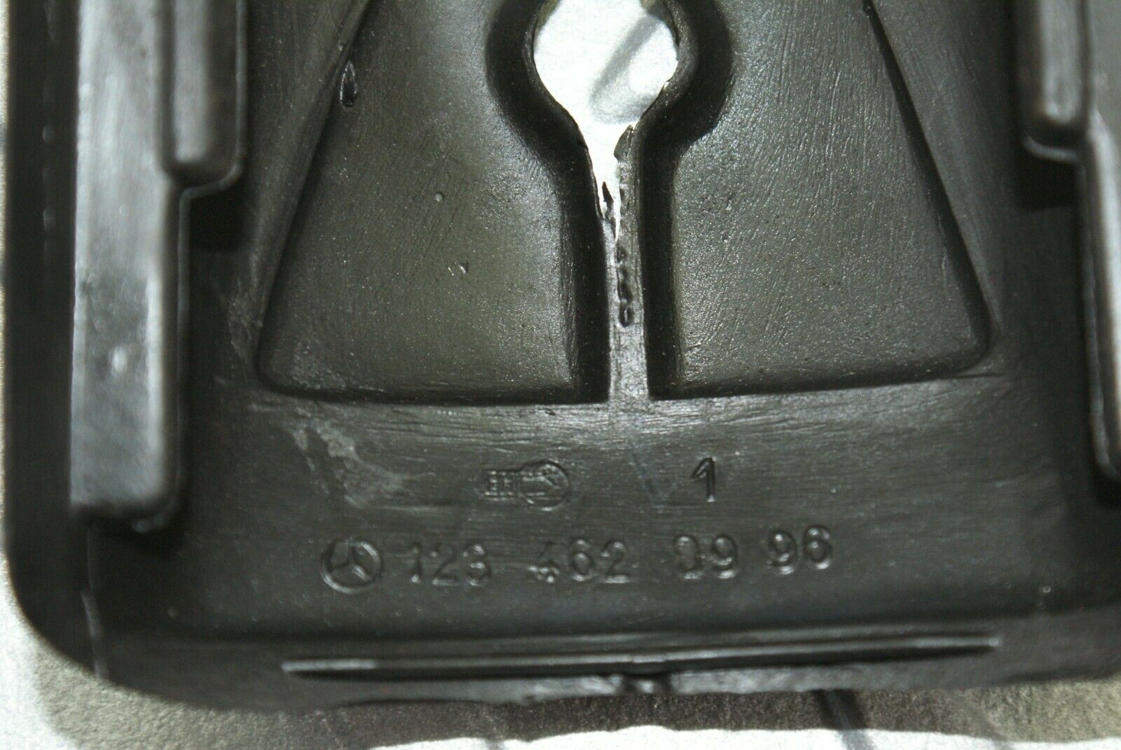 2666 Mercedes-Benz W123 280E Steering Column Switch Rubber Cover 1234620996