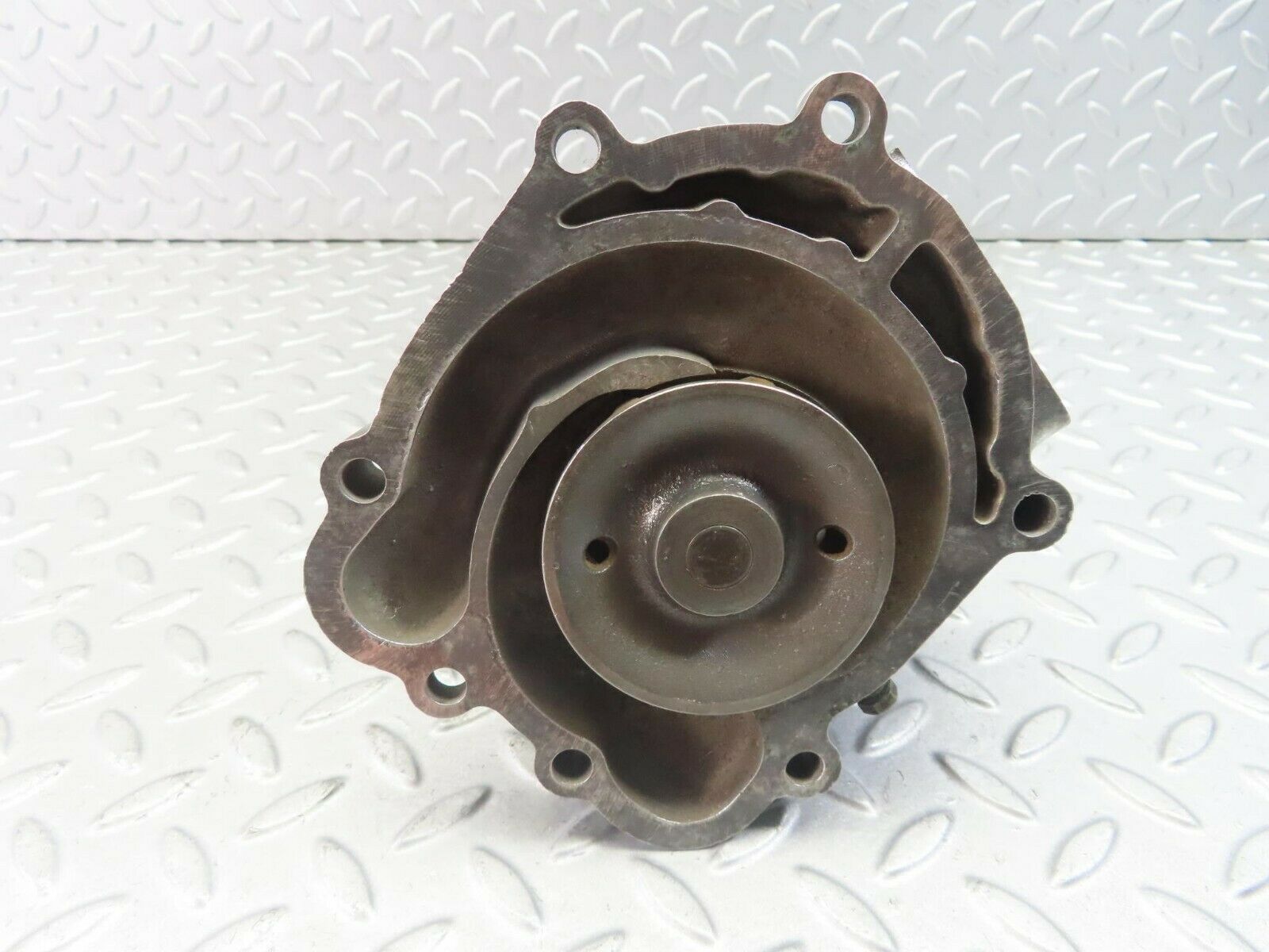 8498 Mercedes-Benz W116 Water Pump 1172010101