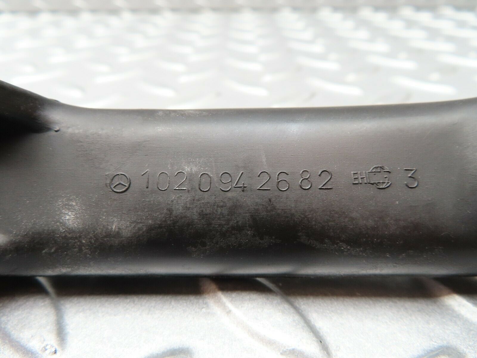 4291 Mercedes-Benz W123 230E Crankcase Breather Pipe 1020942682